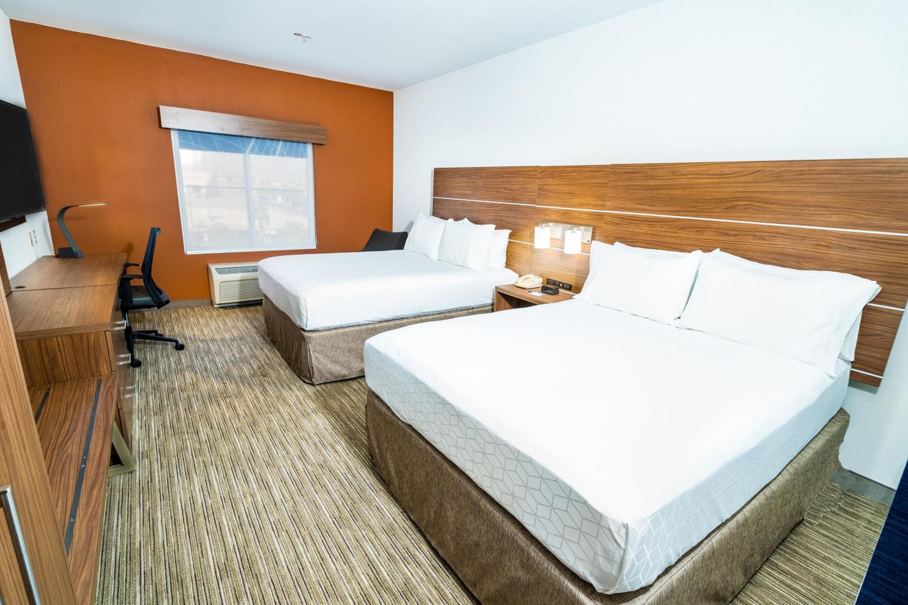 Holiday Inn Express & Suites Las Vegas SW Springvalley by IHG — 27