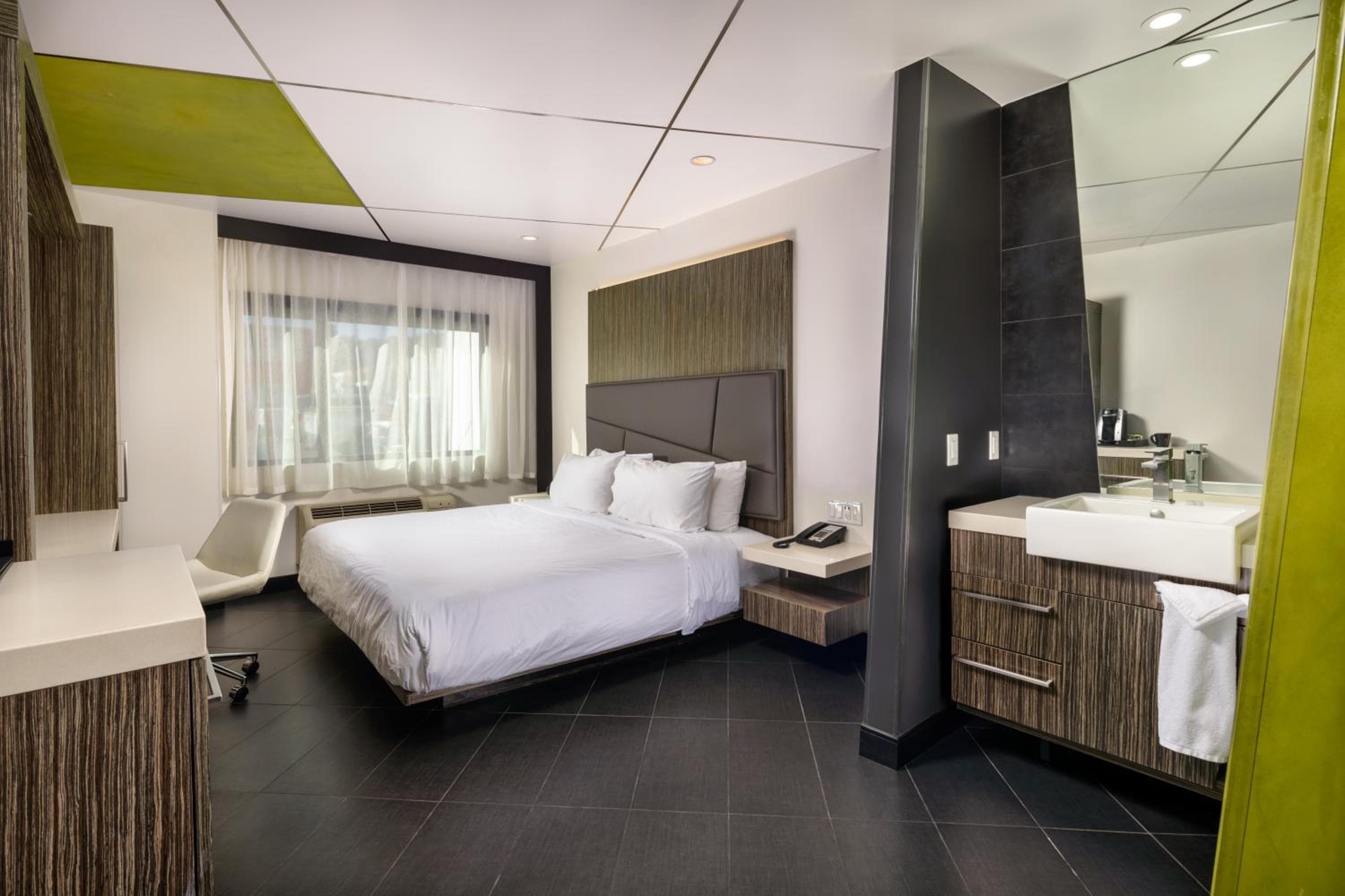 Das Moment Hotel — 11