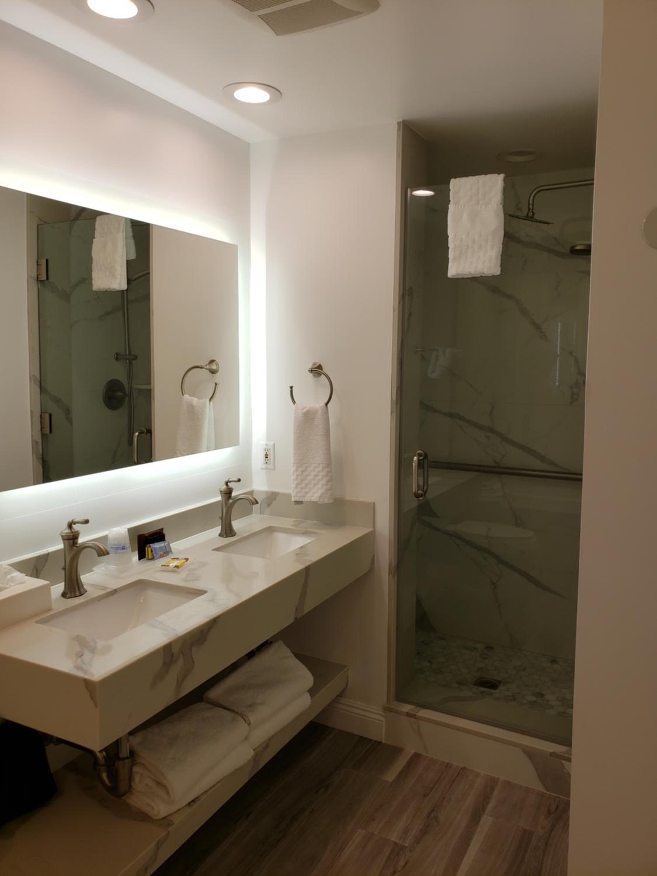 Best Western Plus Sunset Plaza Hotel — 12