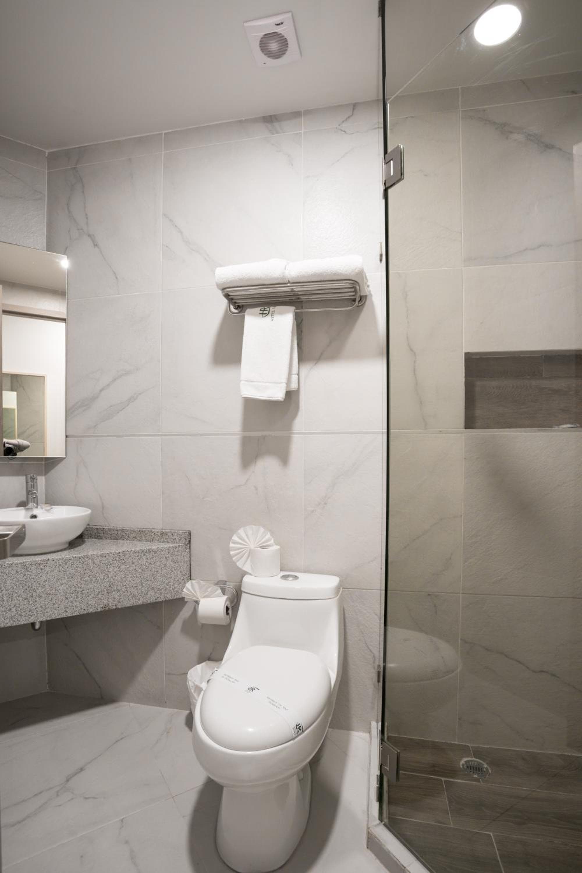 Hotel Roble — 7