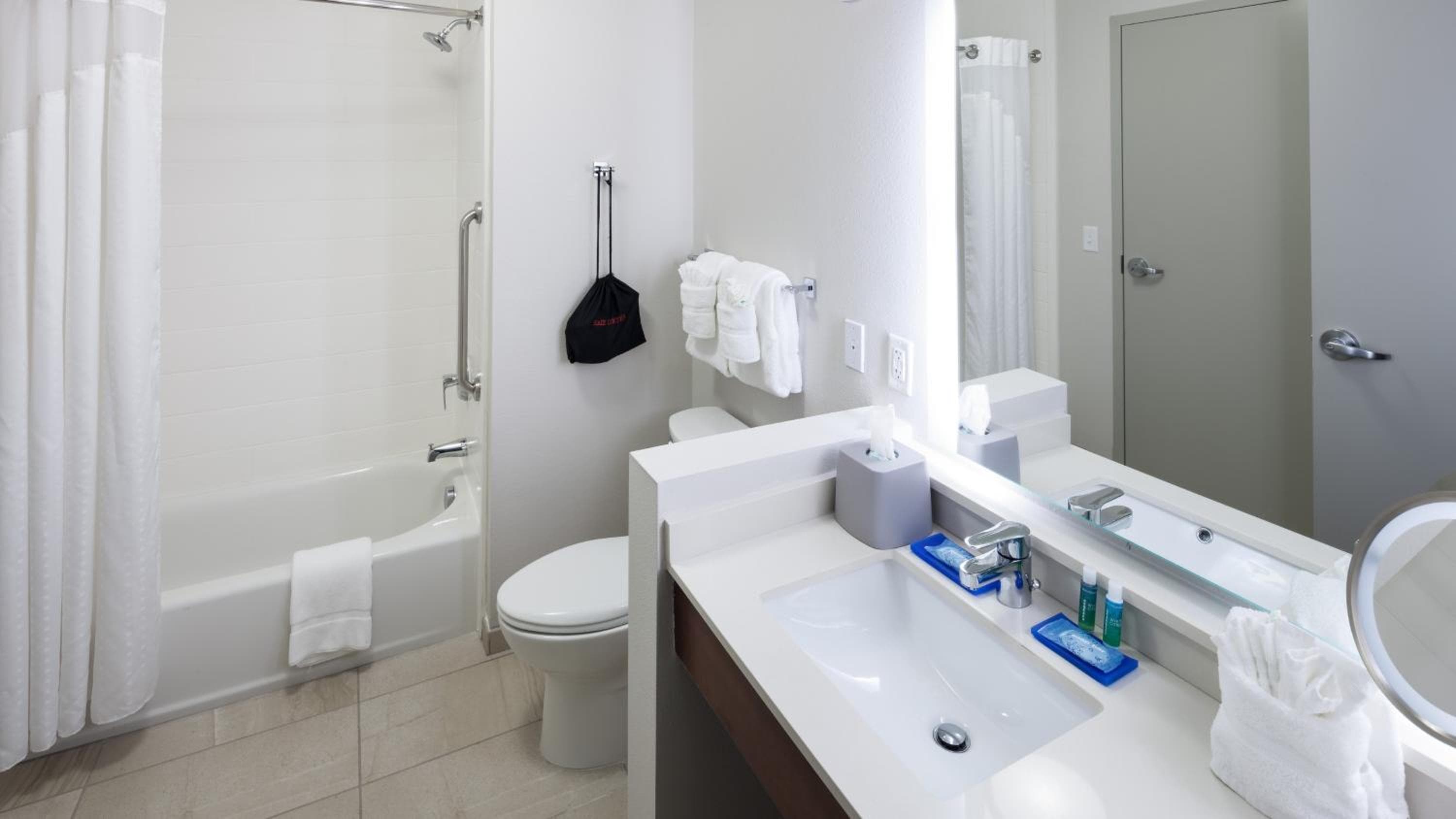 Holiday Inn Express & Suites Orlando At SeaWorld by IHG - With Free Shuttle Service to SeaWorld Parks — 8