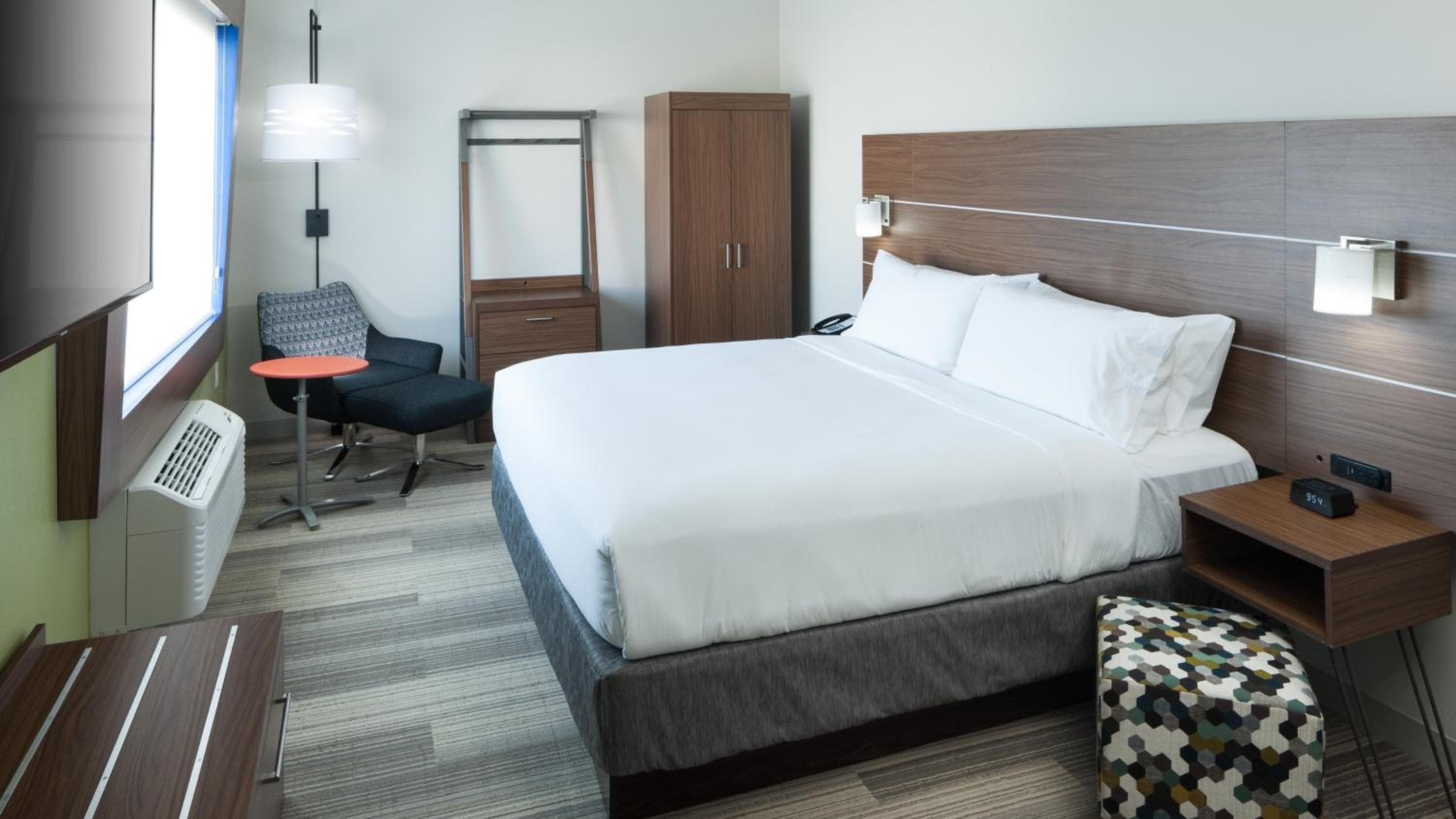 Holiday Inn Express & Suites Orlando At SeaWorld by IHG - With Free Shuttle Service to SeaWorld Parks — 22