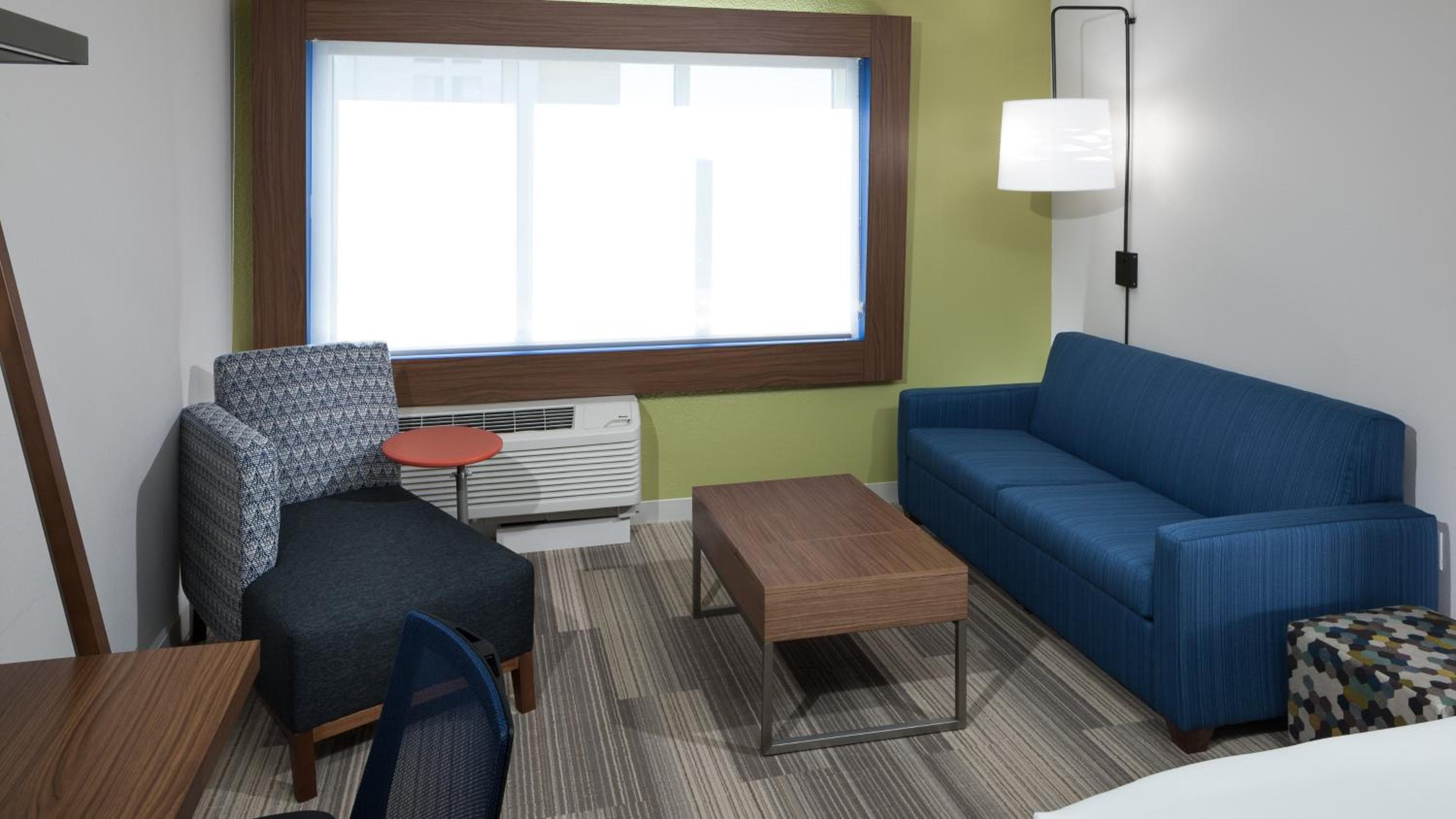 Holiday Inn Express & Suites Orlando At SeaWorld by IHG - With Free Shuttle Service to SeaWorld Parks — 11