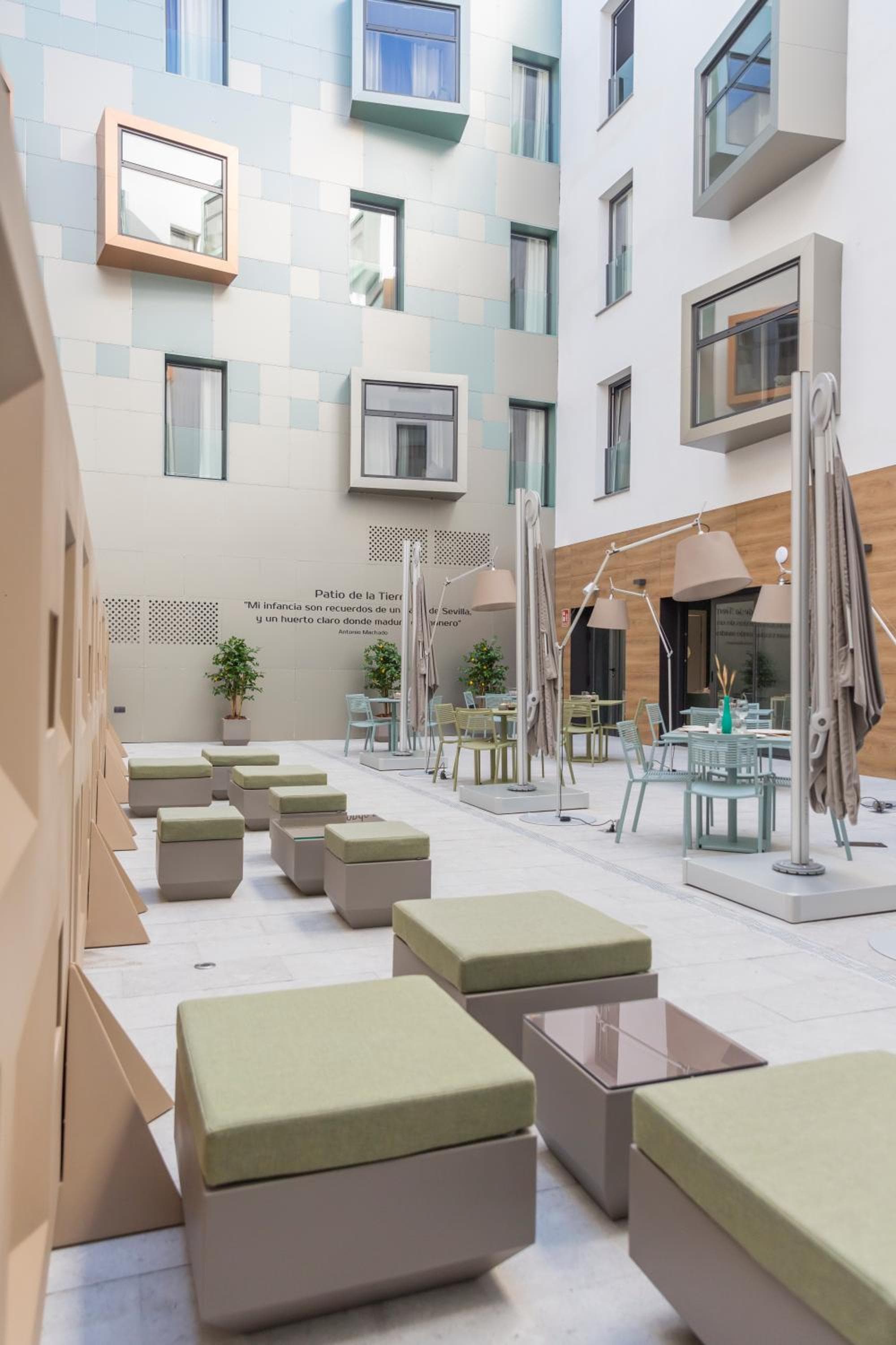 Hotel Macià Sevilla Kubb — 18