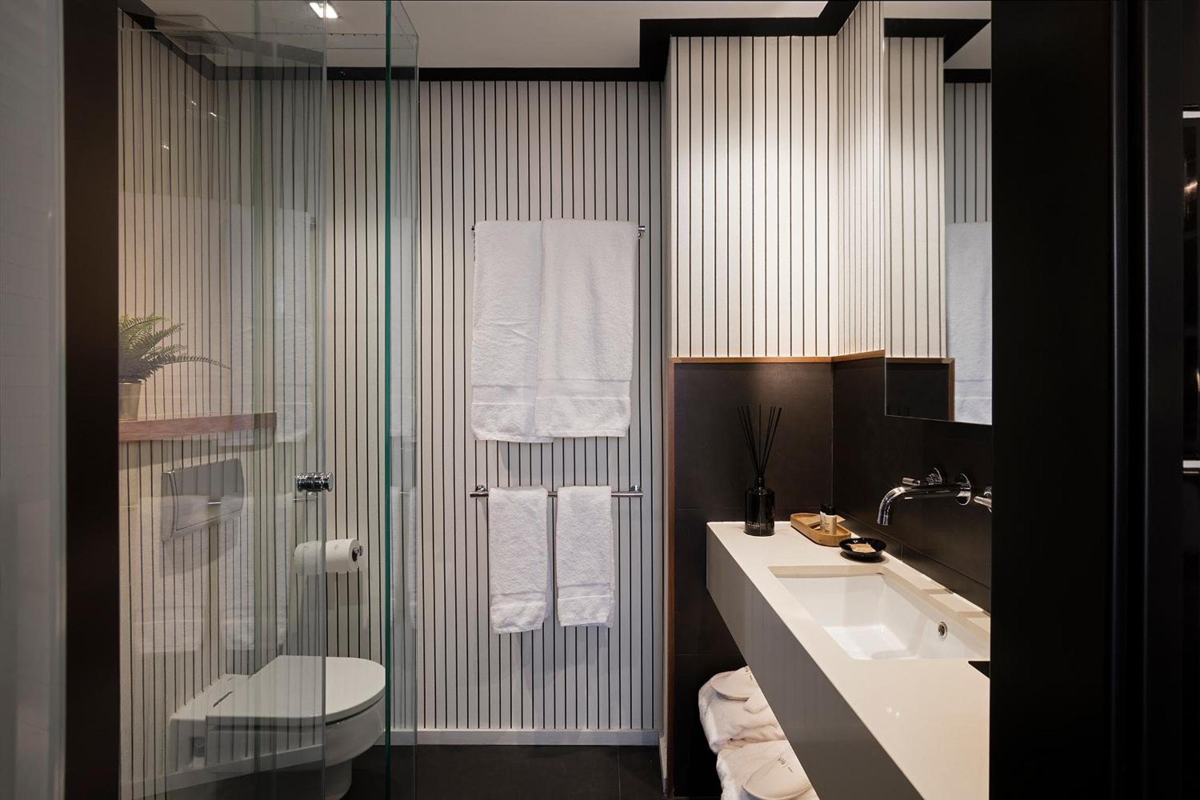 Casa Elliot de Bondia Hotel Group — 16