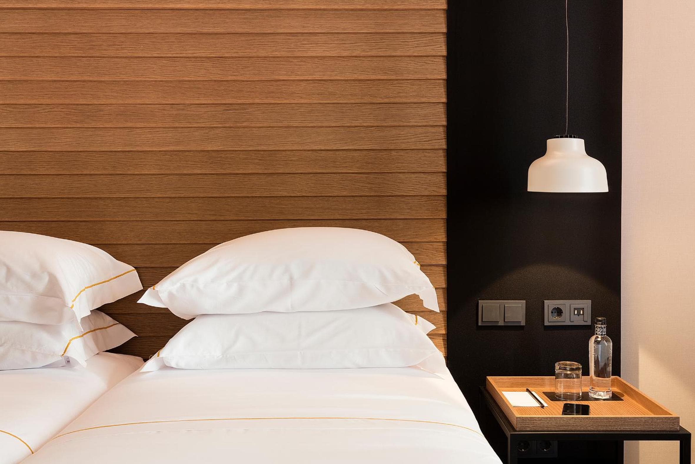 Casa Elliot de Bondia Hotel Group — 24