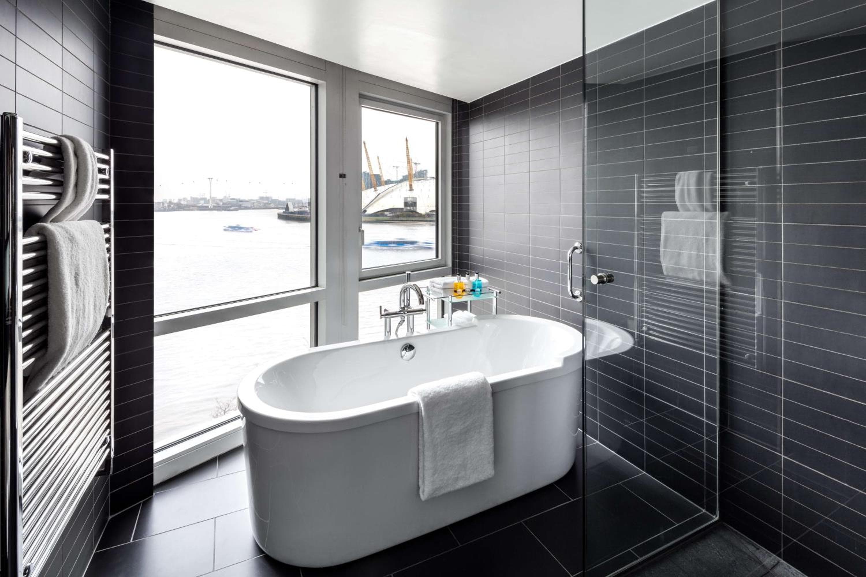 Radisson Blu Hotel, London Canary Wharf East — 9