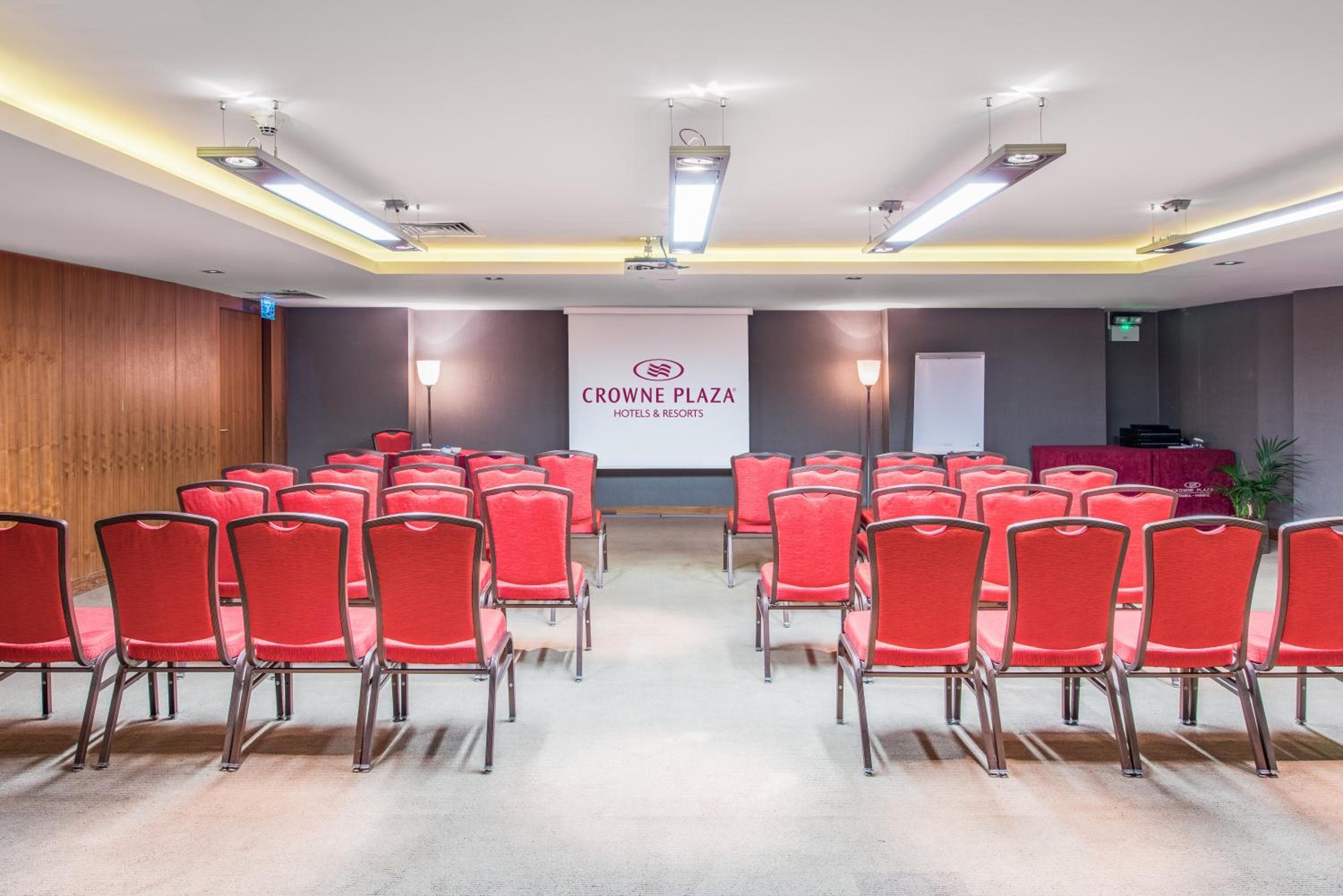 Crowne Plaza Istanbul Harbiye by IHG — 9