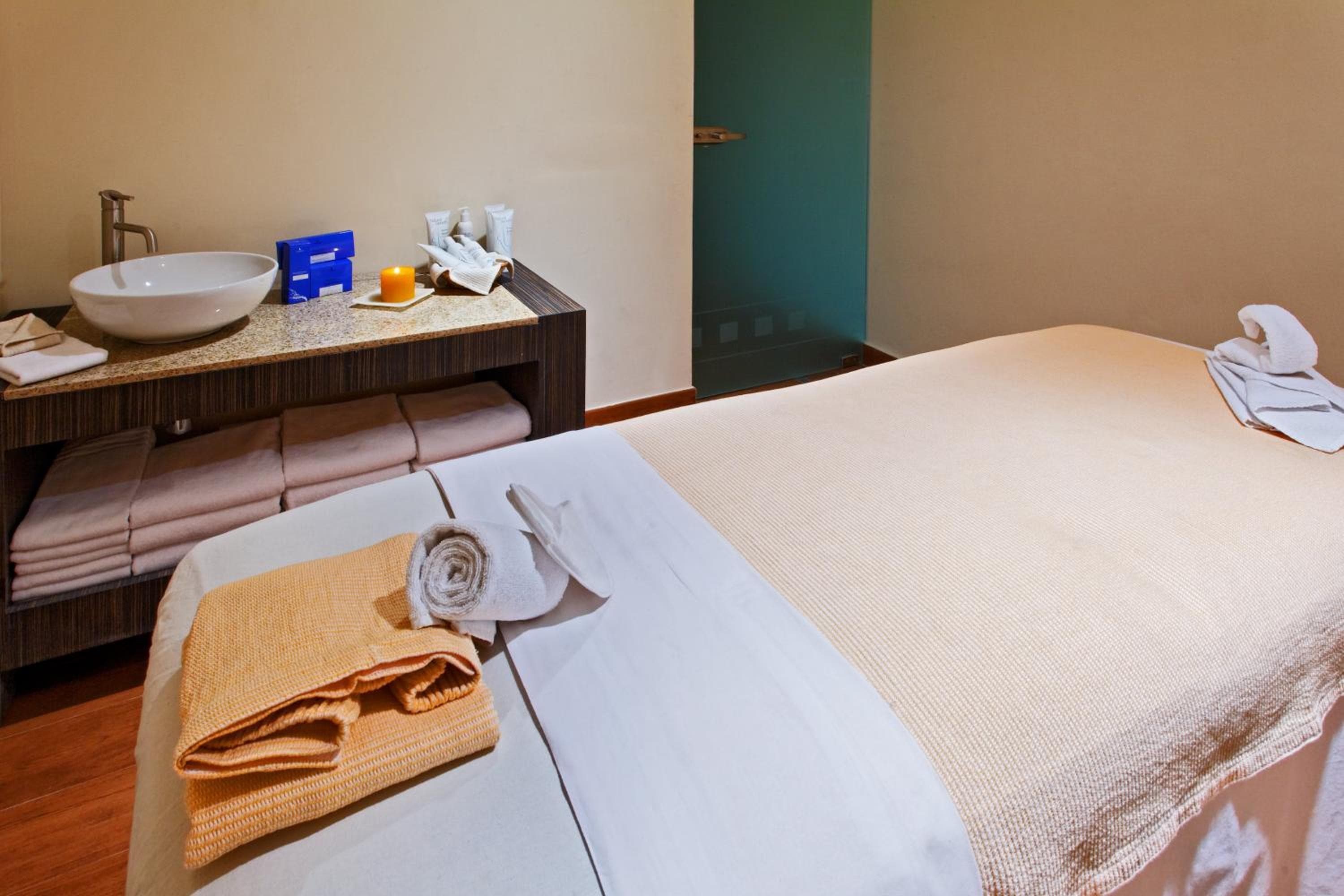 Holiday Inn Mexico City-Plaza Universidad by IHG — 9