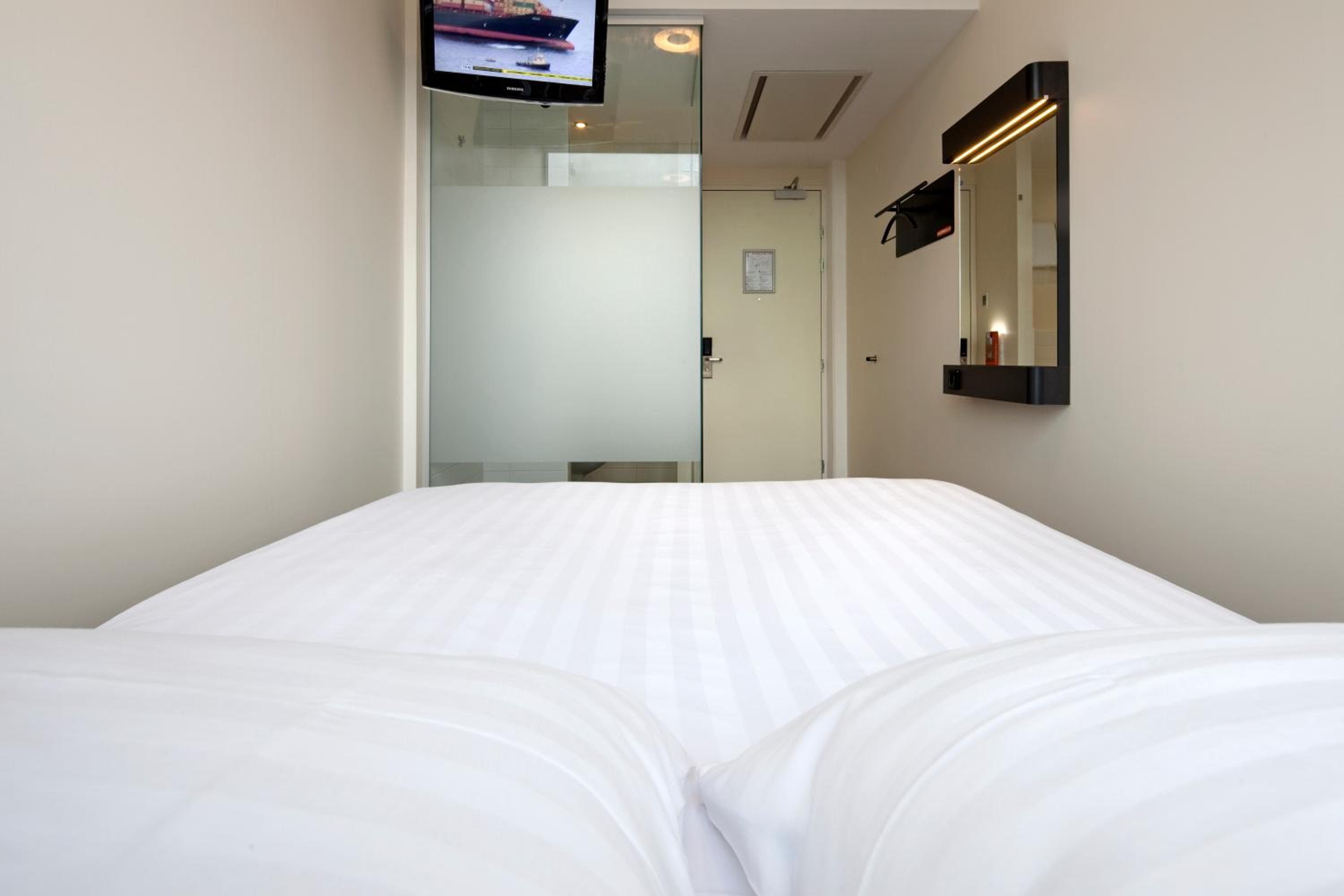 easyHotel Amsterdam City Centre South — 27