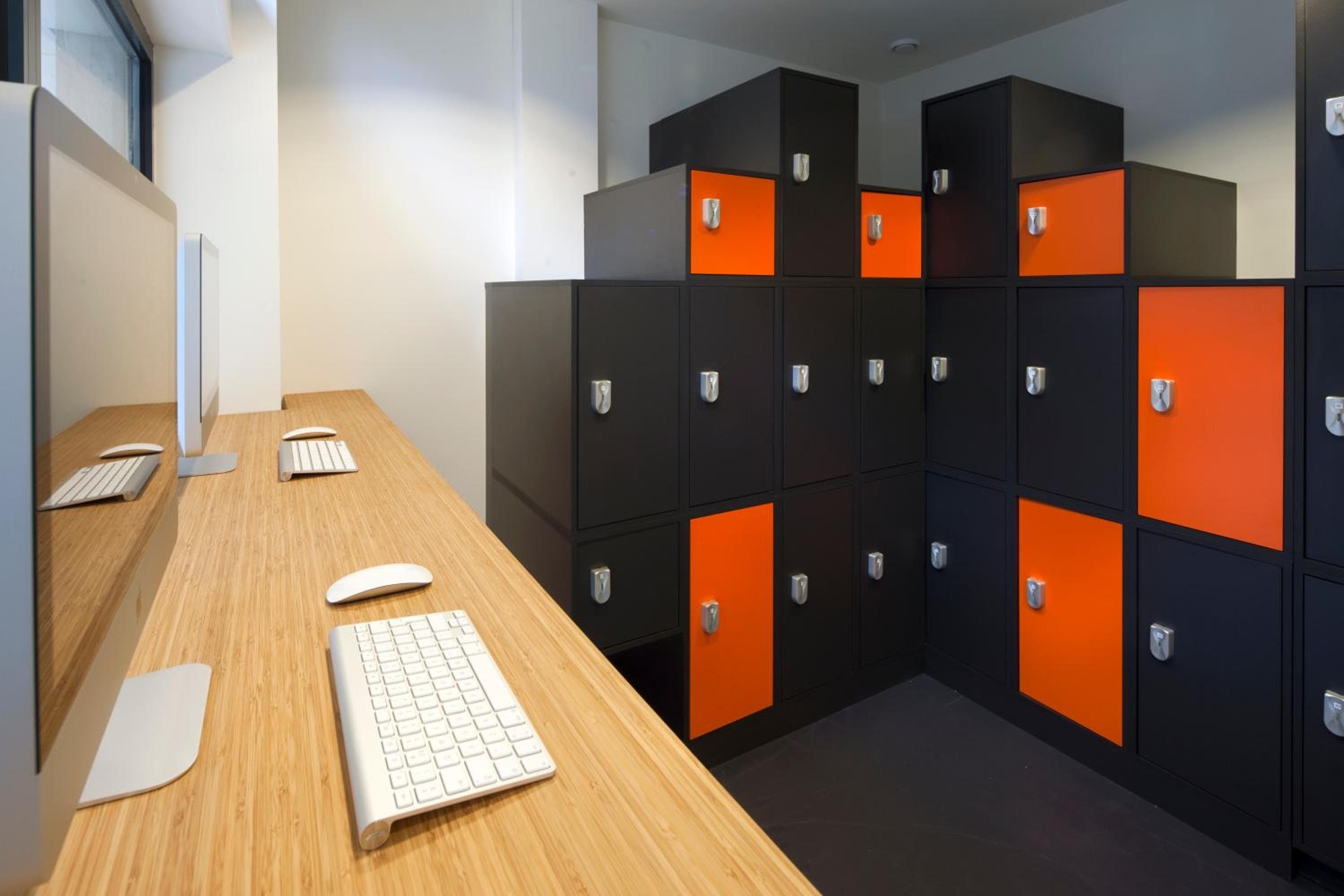 easyHotel Amsterdam City Centre South — 8