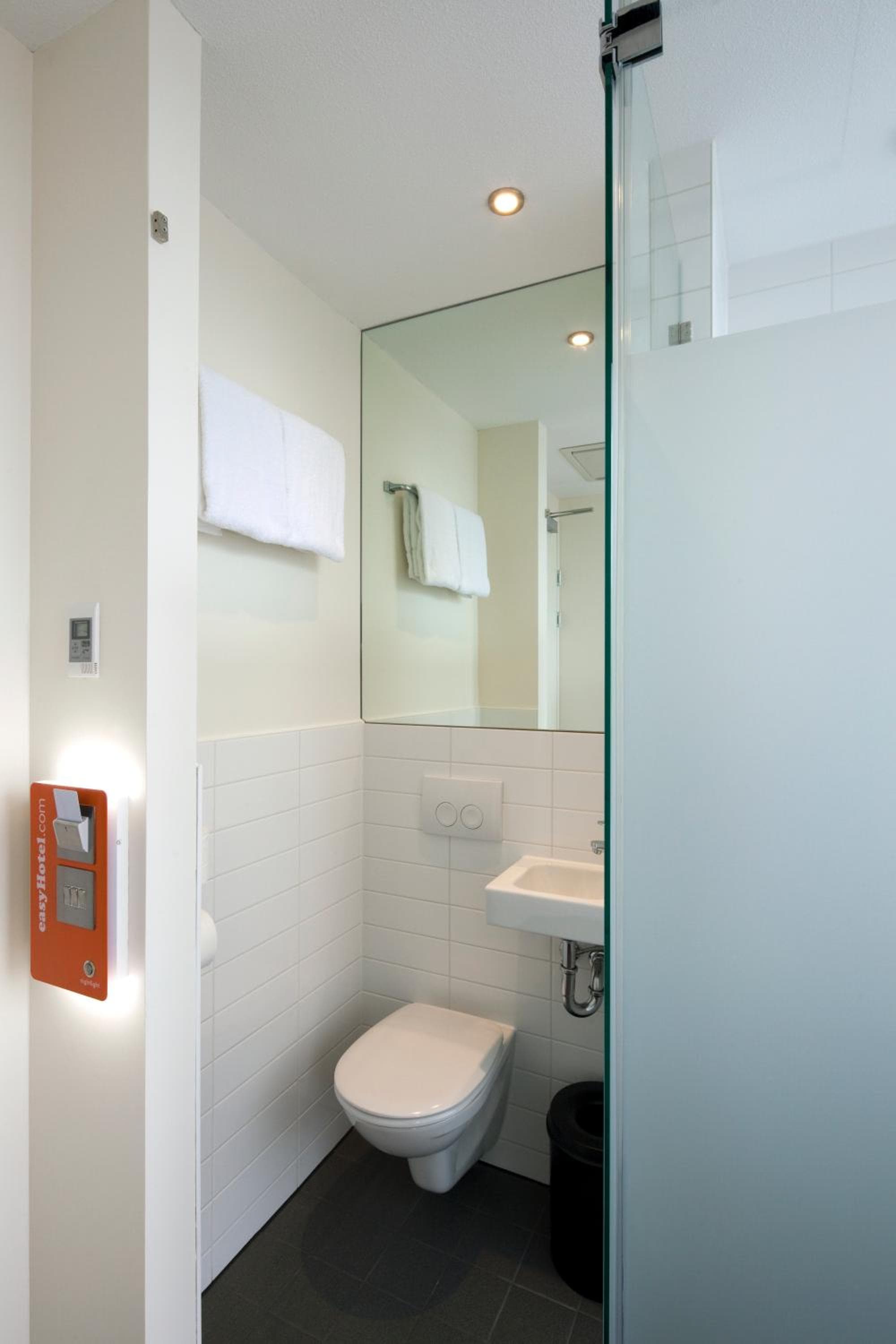 easyHotel Amsterdam City Centre South — 19