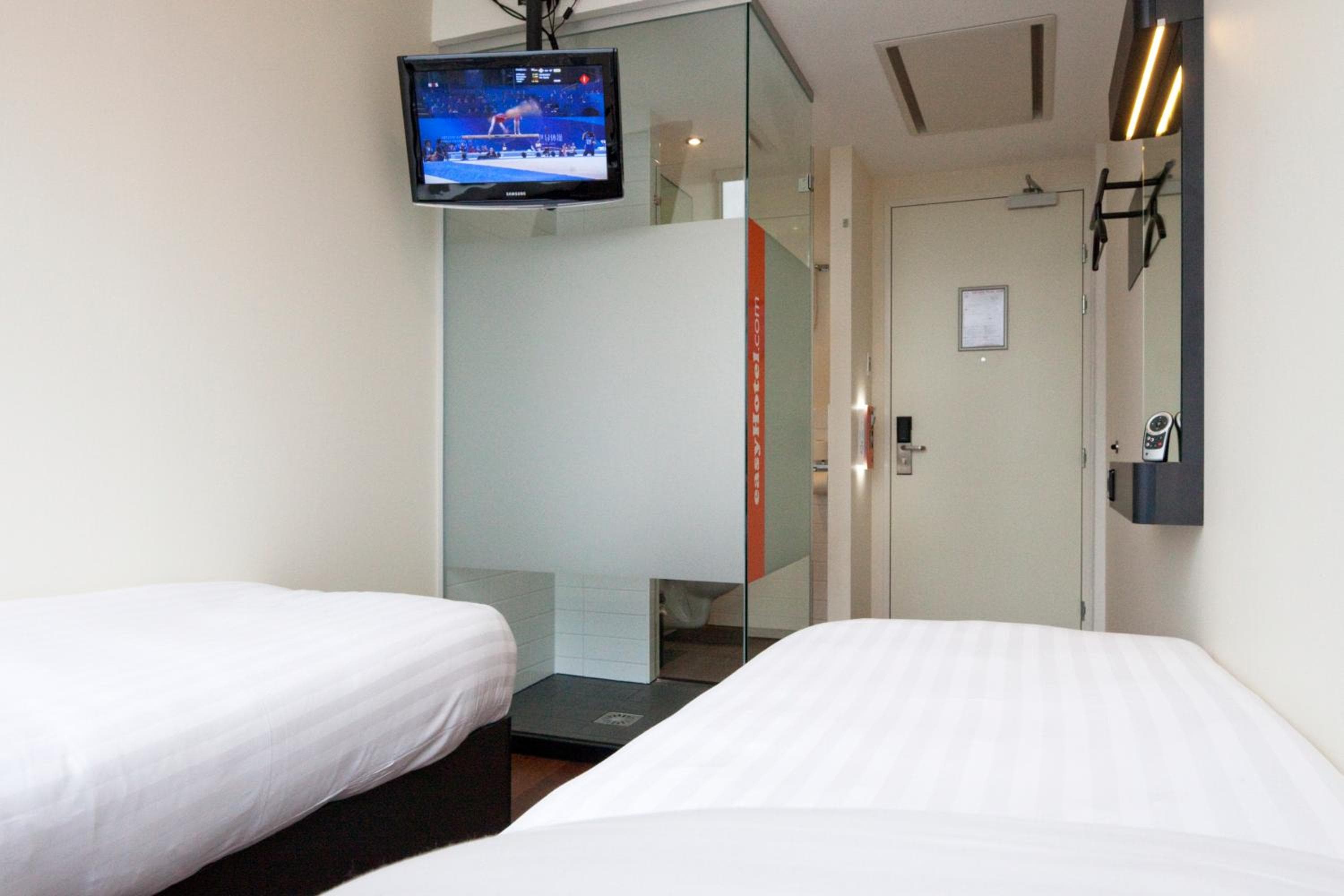 easyHotel Amsterdam City Centre South — 17