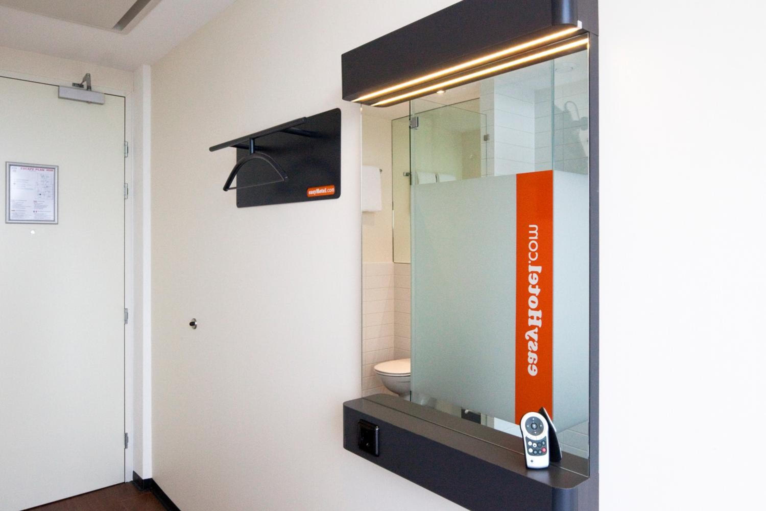 easyHotel Amsterdam City Centre South — 29