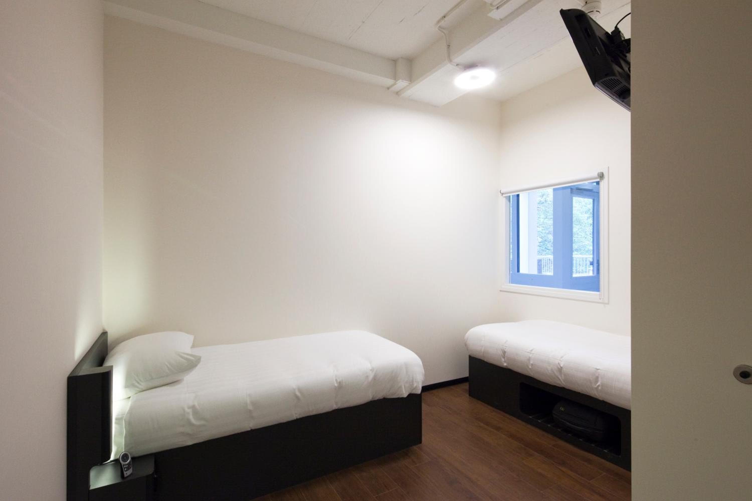 easyHotel Amsterdam City Centre South — 3