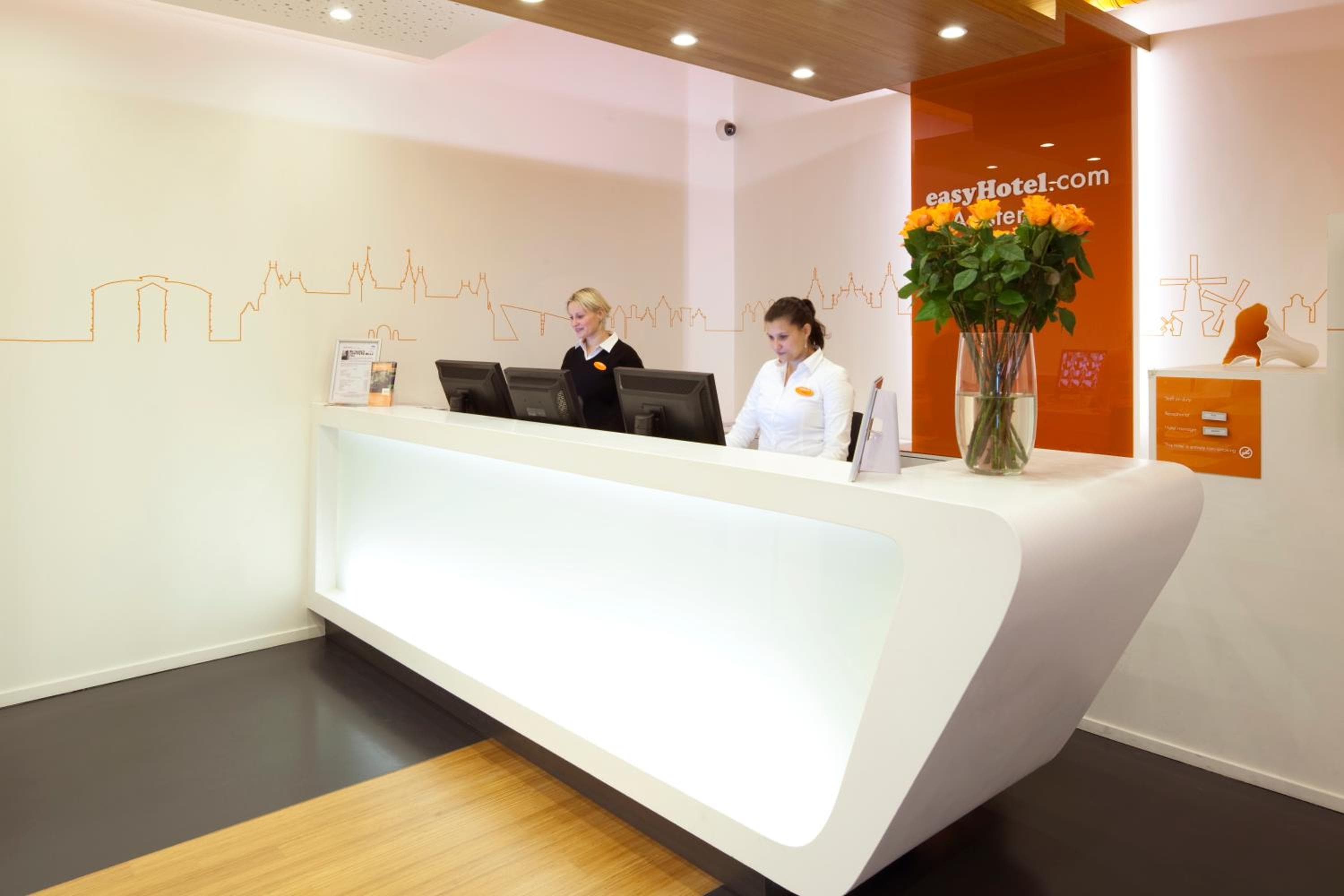 easyHotel Amsterdam City Centre South — 13