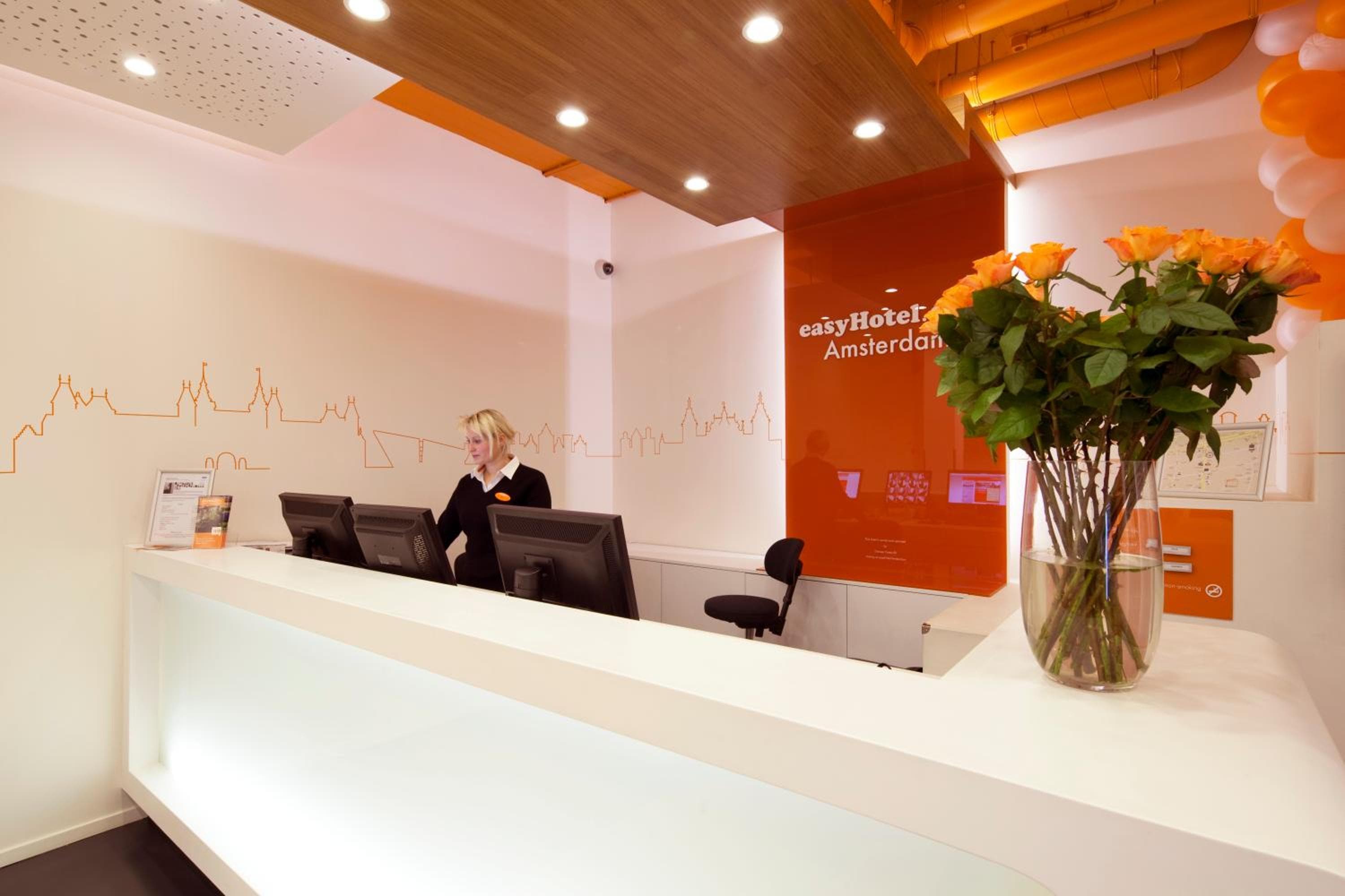 easyHotel Amsterdam City Centre South — 1