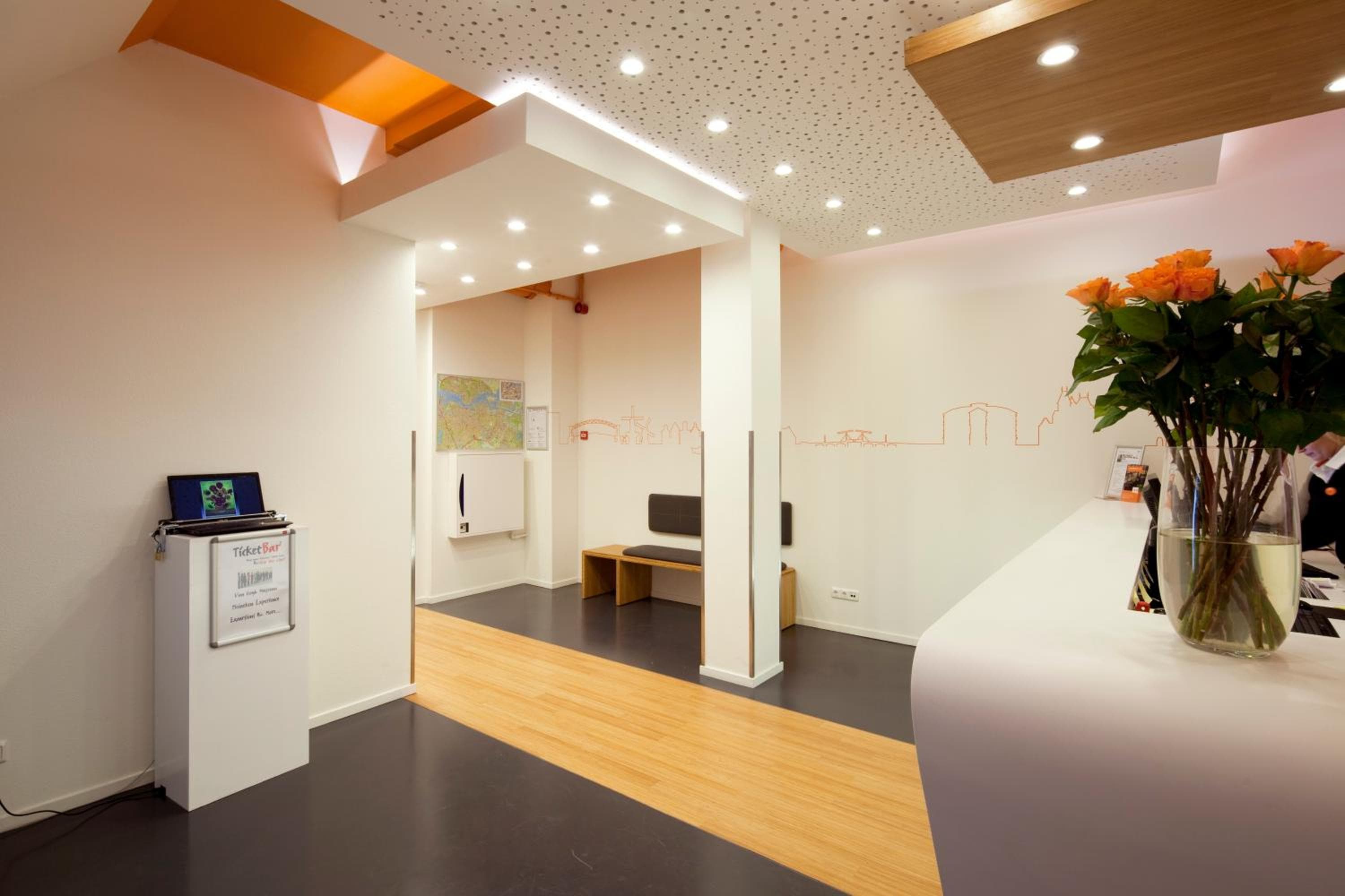 easyHotel Amsterdam City Centre South — 11