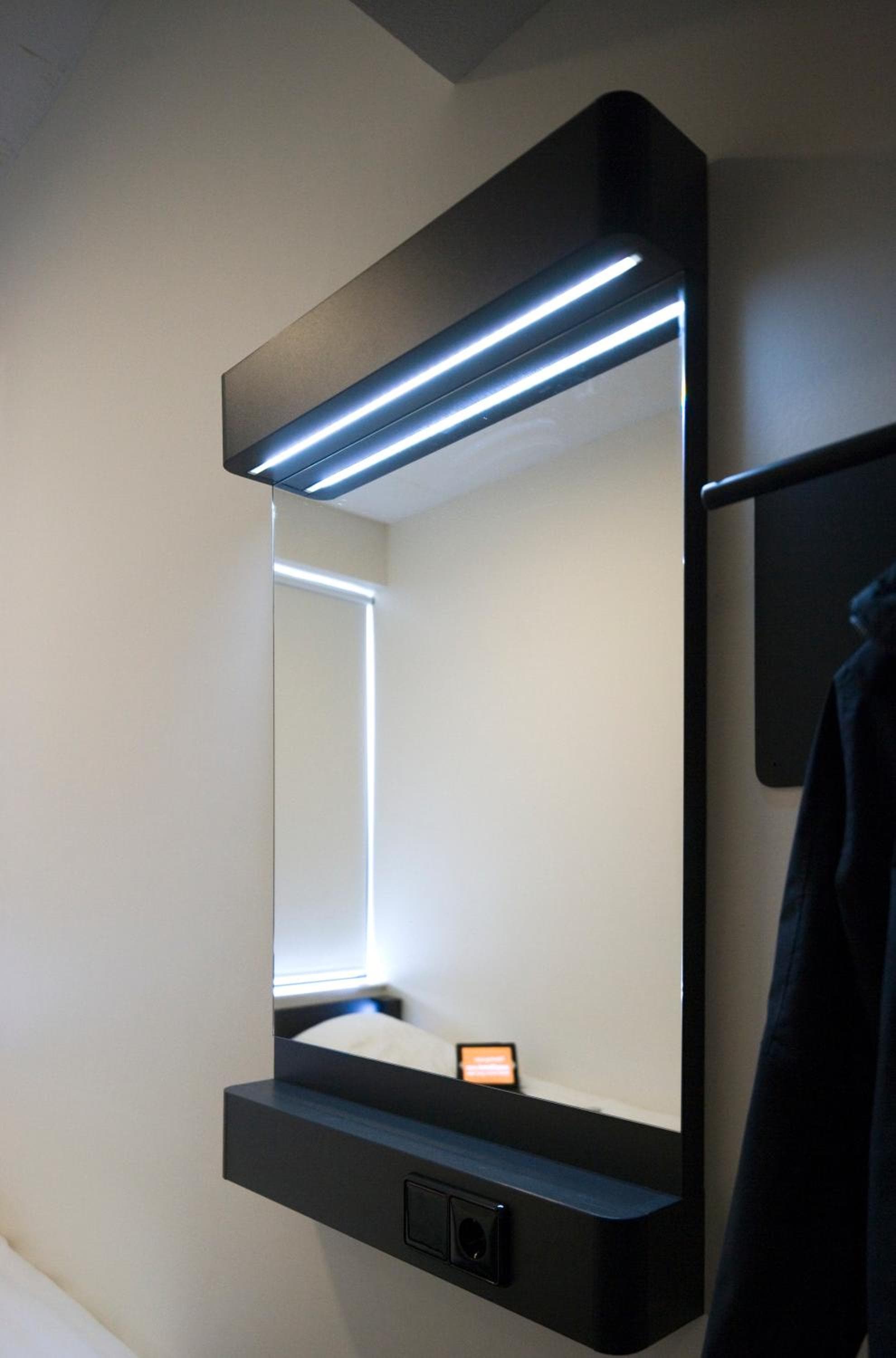 easyHotel Amsterdam City Centre South — 30