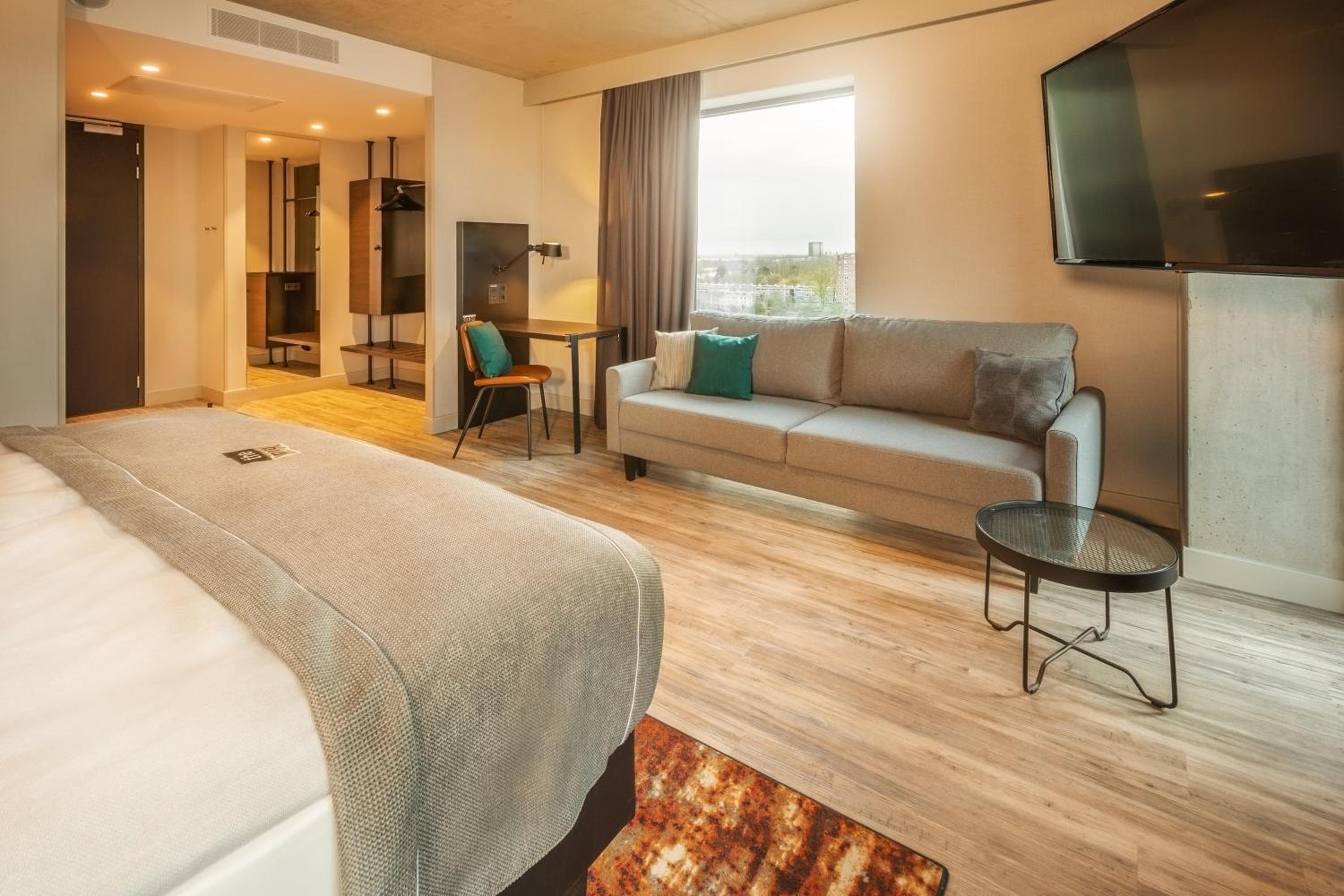 Holiday Inn - the niu, Fender Amsterdam — 23