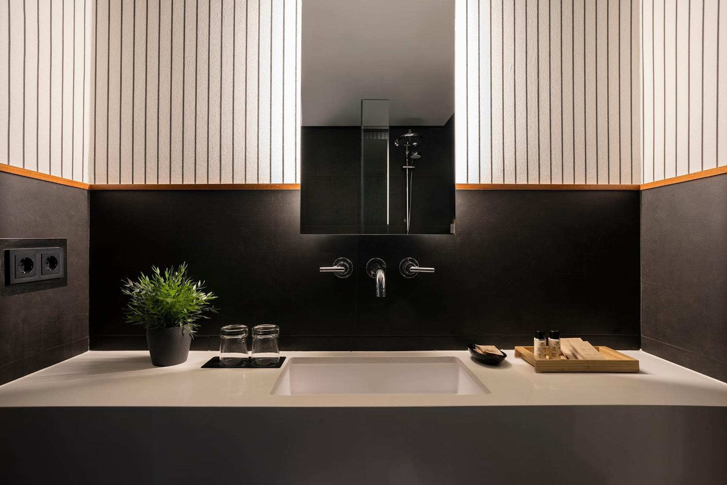 Casa Elliot de Bondia Hotel Group — 18