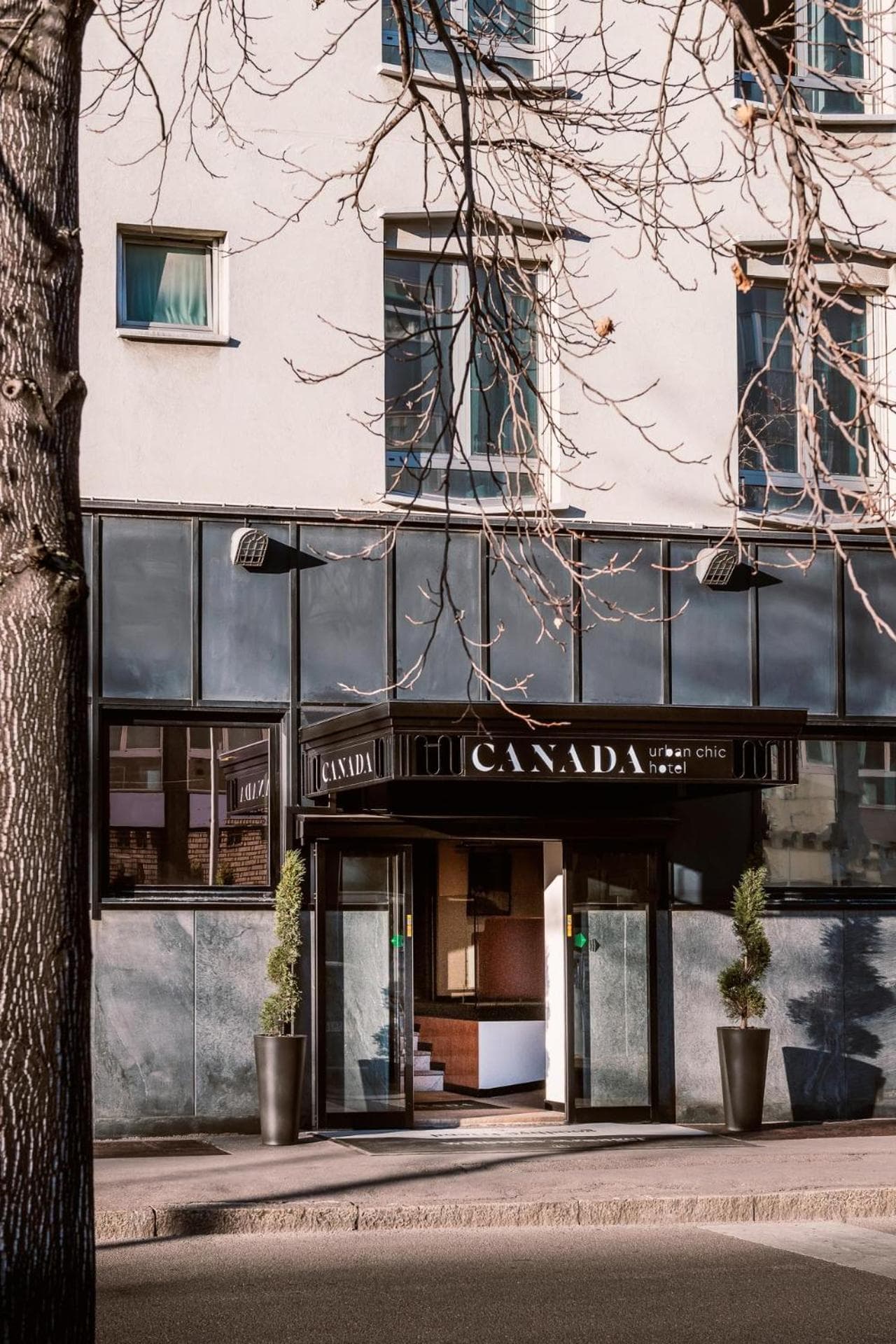 Hotel Canada — 1