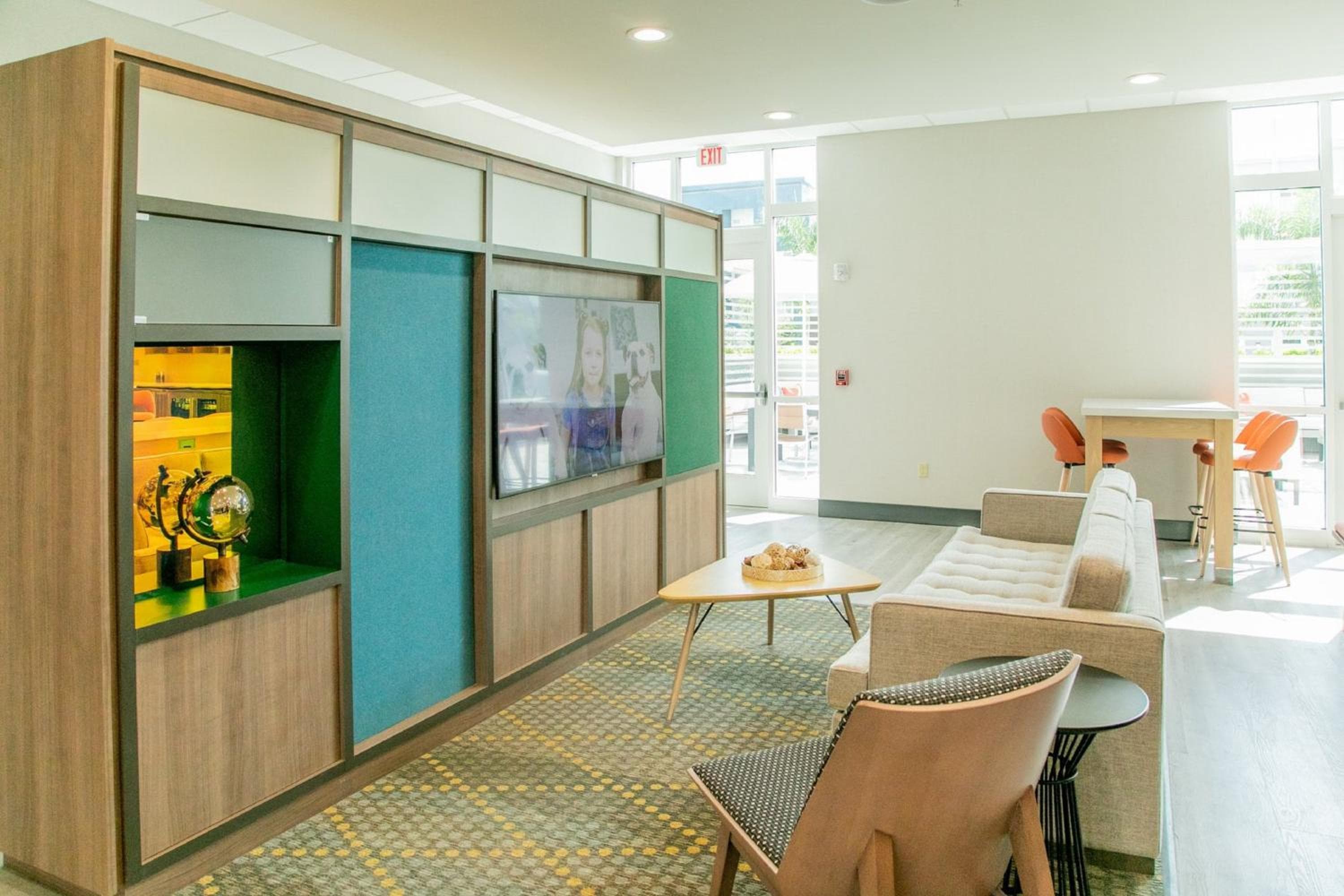 Holiday Inn & Suites Orlando-International Dr S, an IHG Hotel — 16