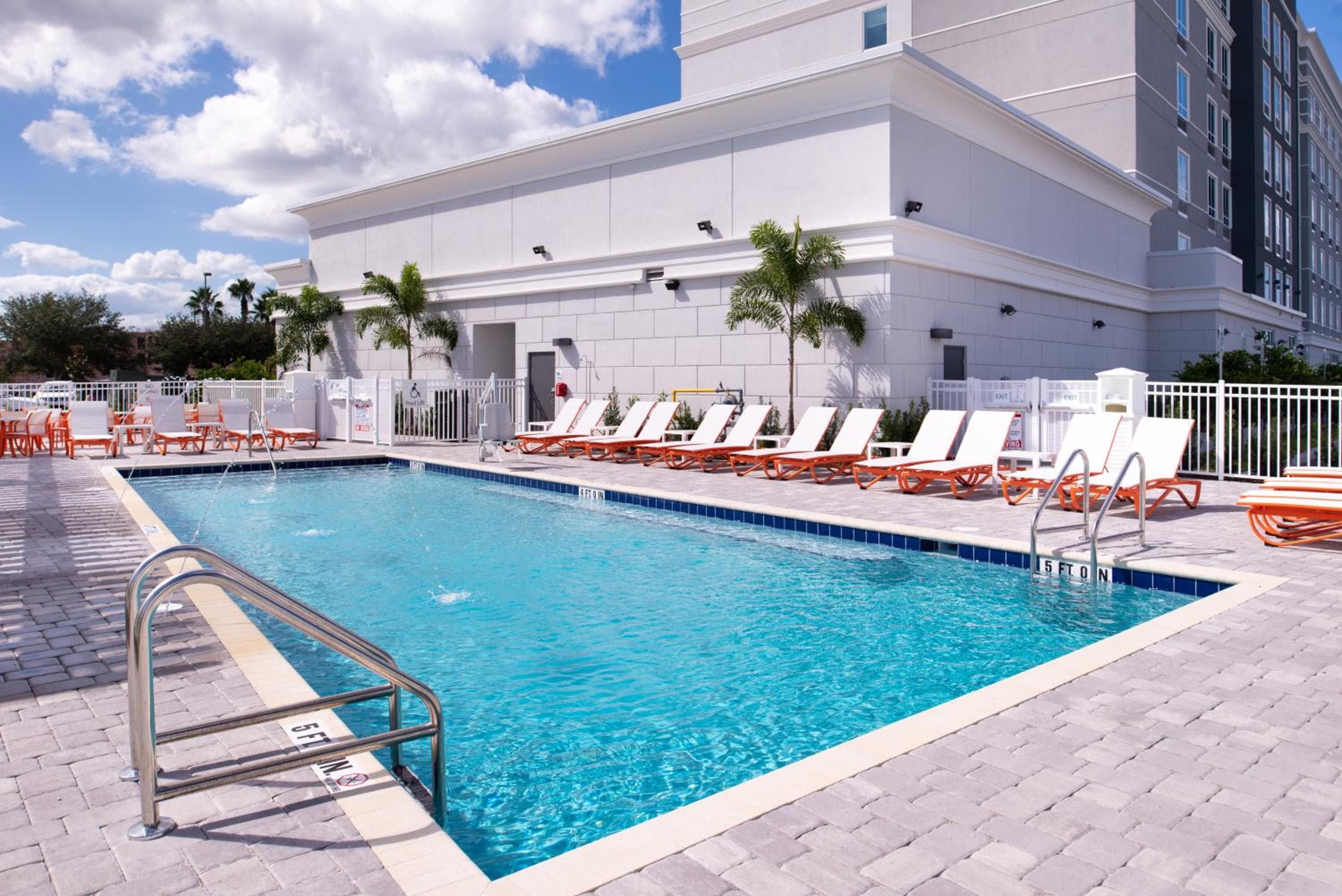Holiday Inn & Suites Orlando - I-Drive - Theme Parks by IHG — 3