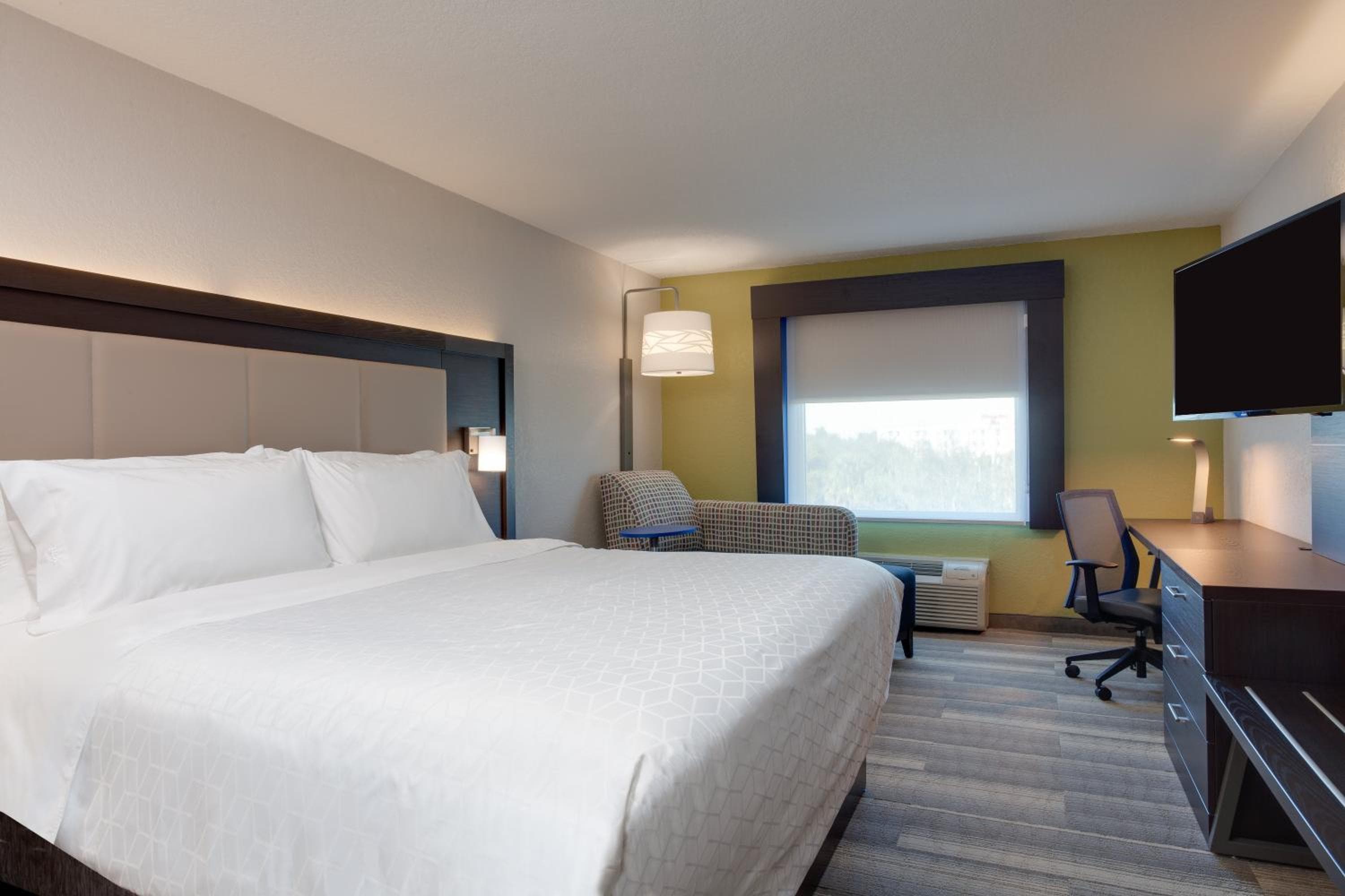 Holiday Inn Express Hotel & Suites Fort Lauderdale Airport/Cruise Port by IHG — 3