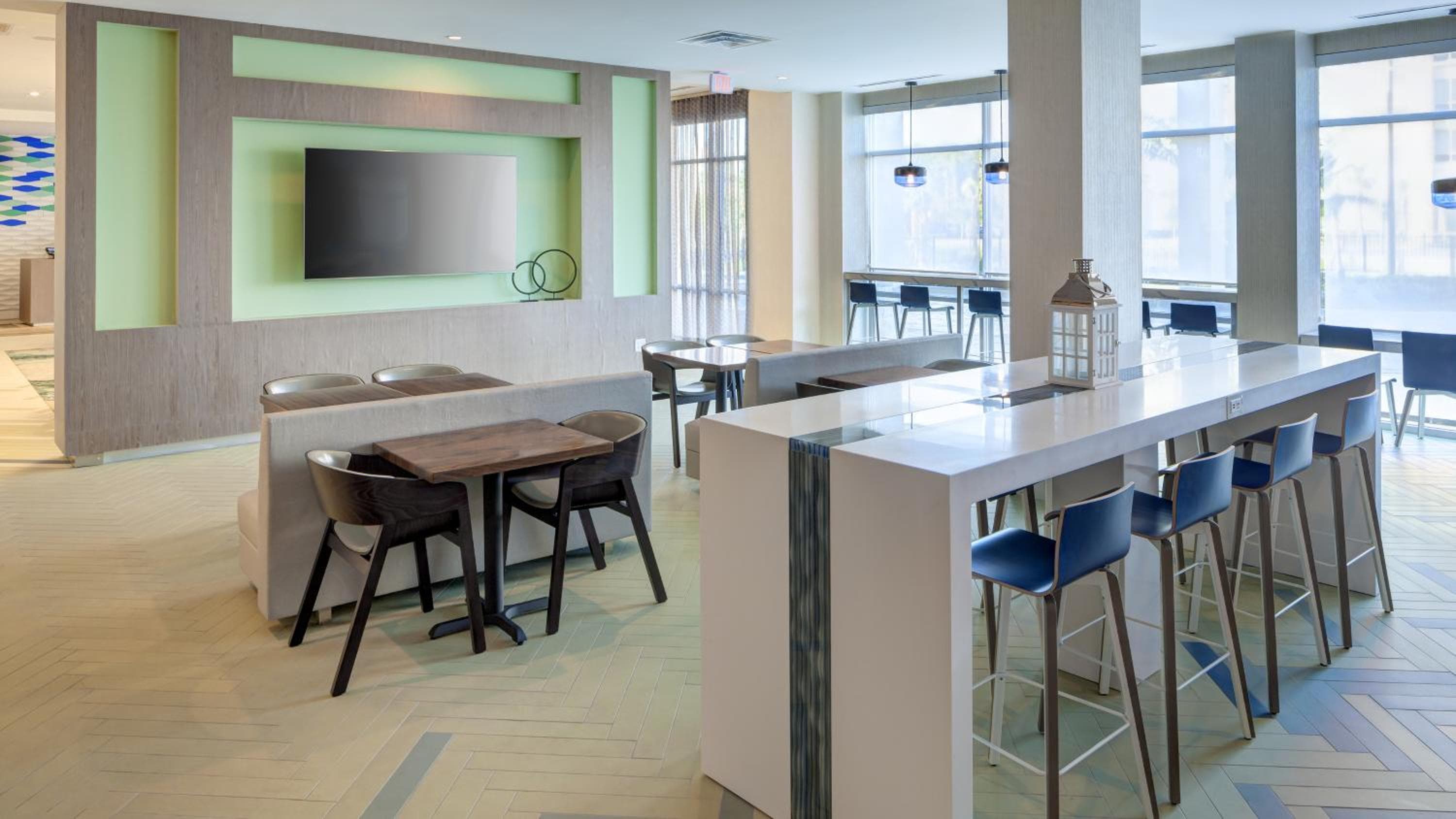 Holiday Inn Express & Suites Orlando At SeaWorld by IHG - With Free Shuttle Service to SeaWorld Parks — 21