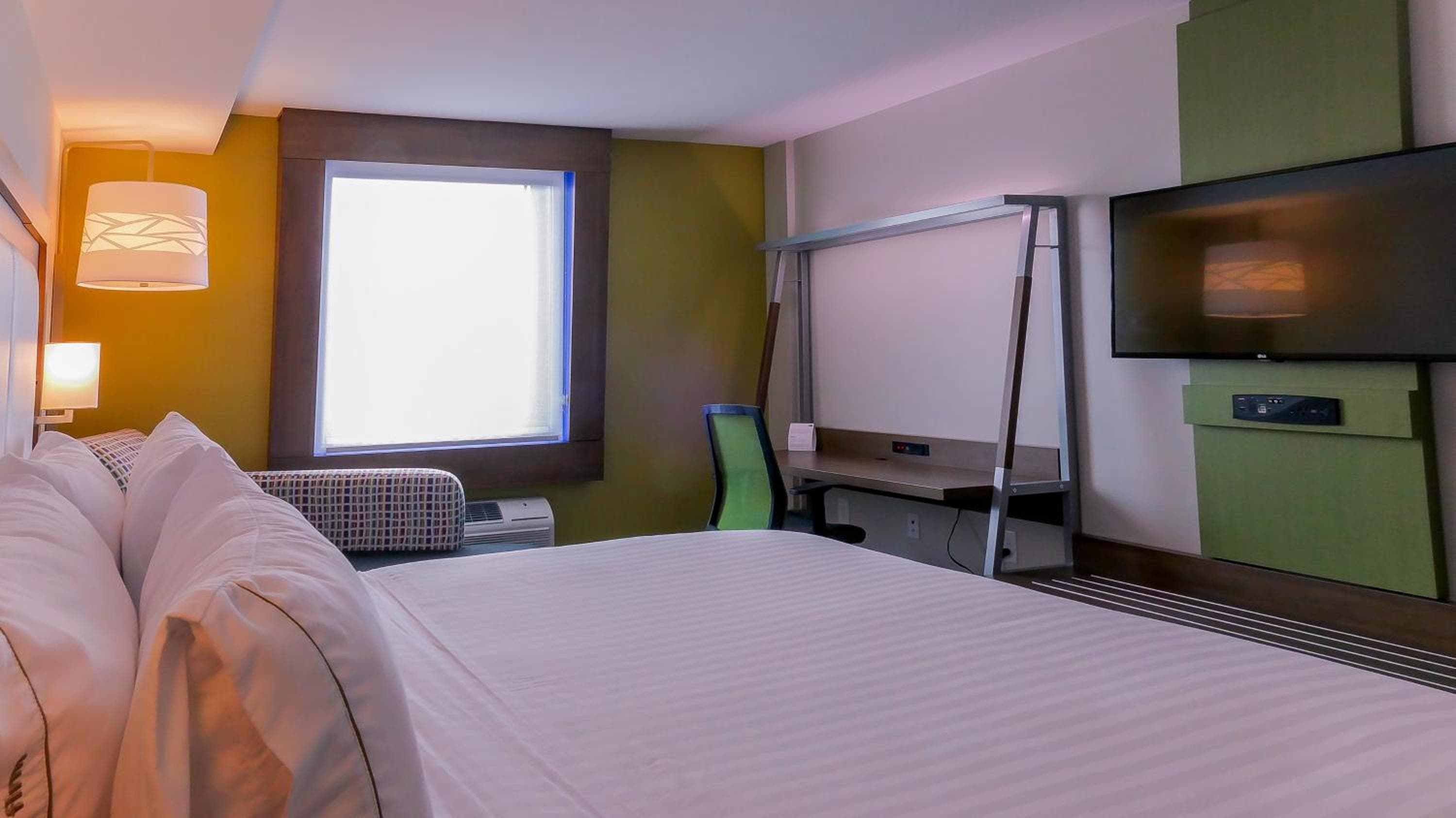 Holiday Inn Express & Suites Miami Airport East by IHG — 17