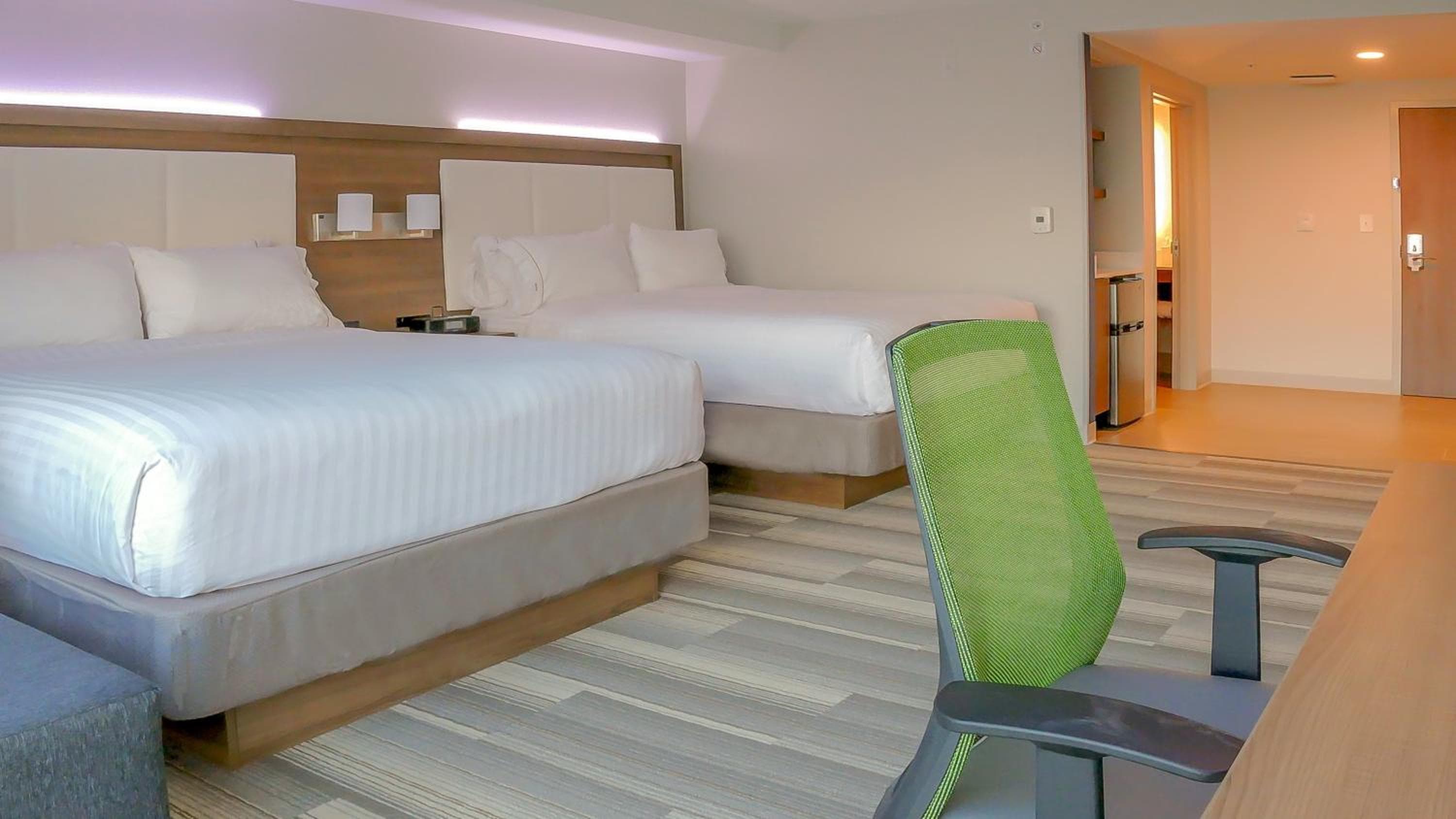 Holiday Inn Express & Suites Miami Airport East by IHG — 14