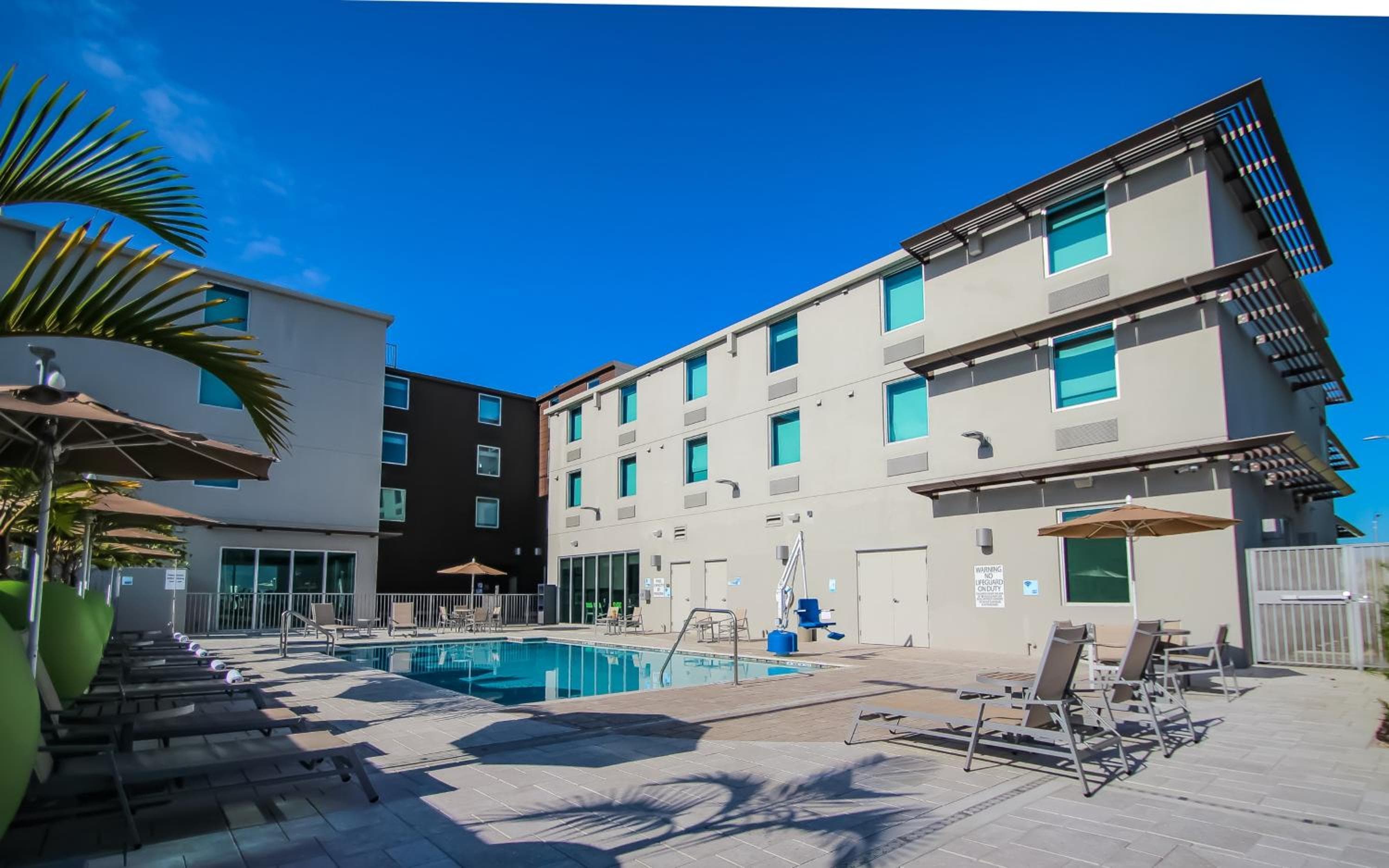 Holiday Inn Express & Suites Miami Airport East, un hotel IHG — 2