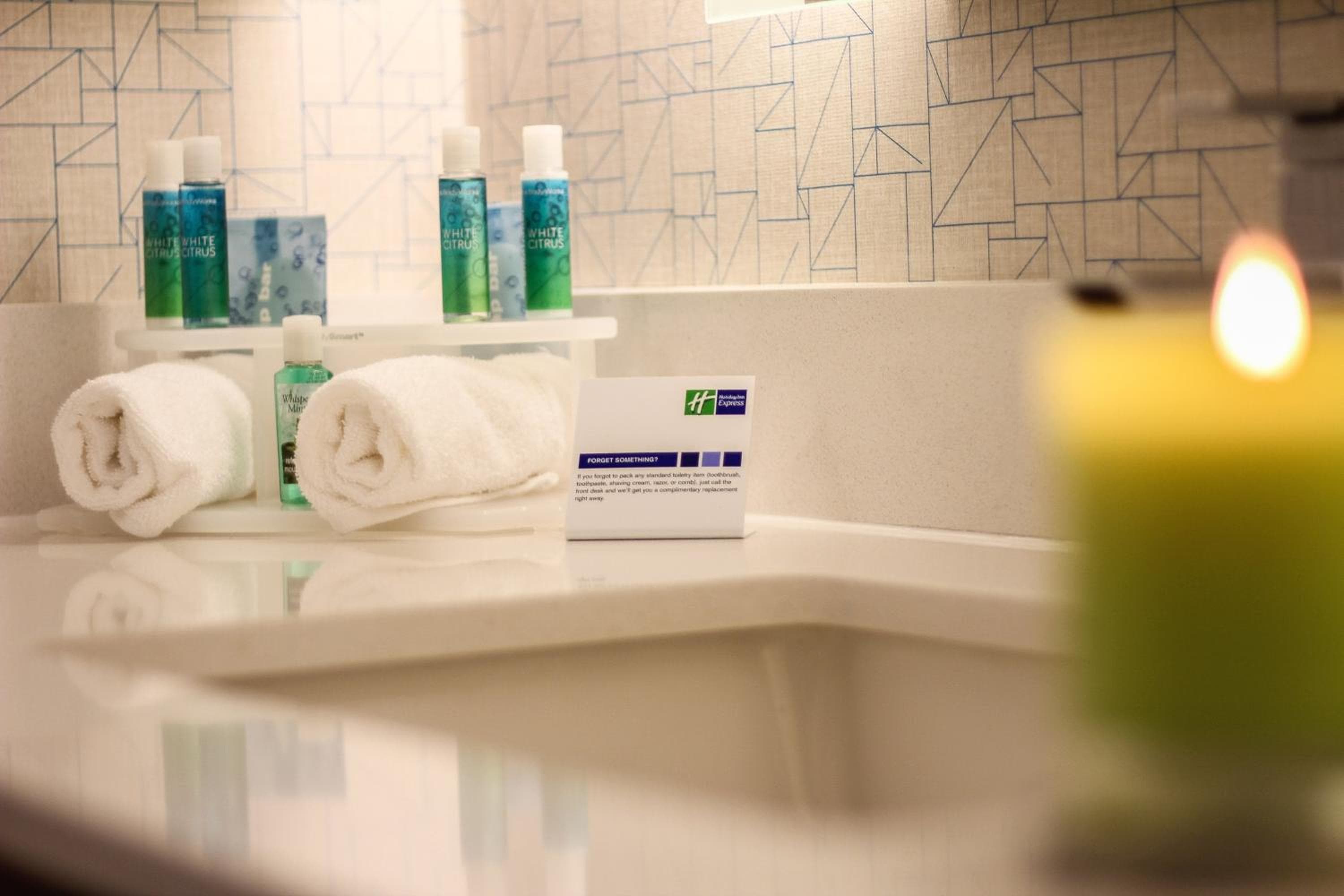 Holiday Inn Express & Suites Miami Airport East, un hotel IHG — 25