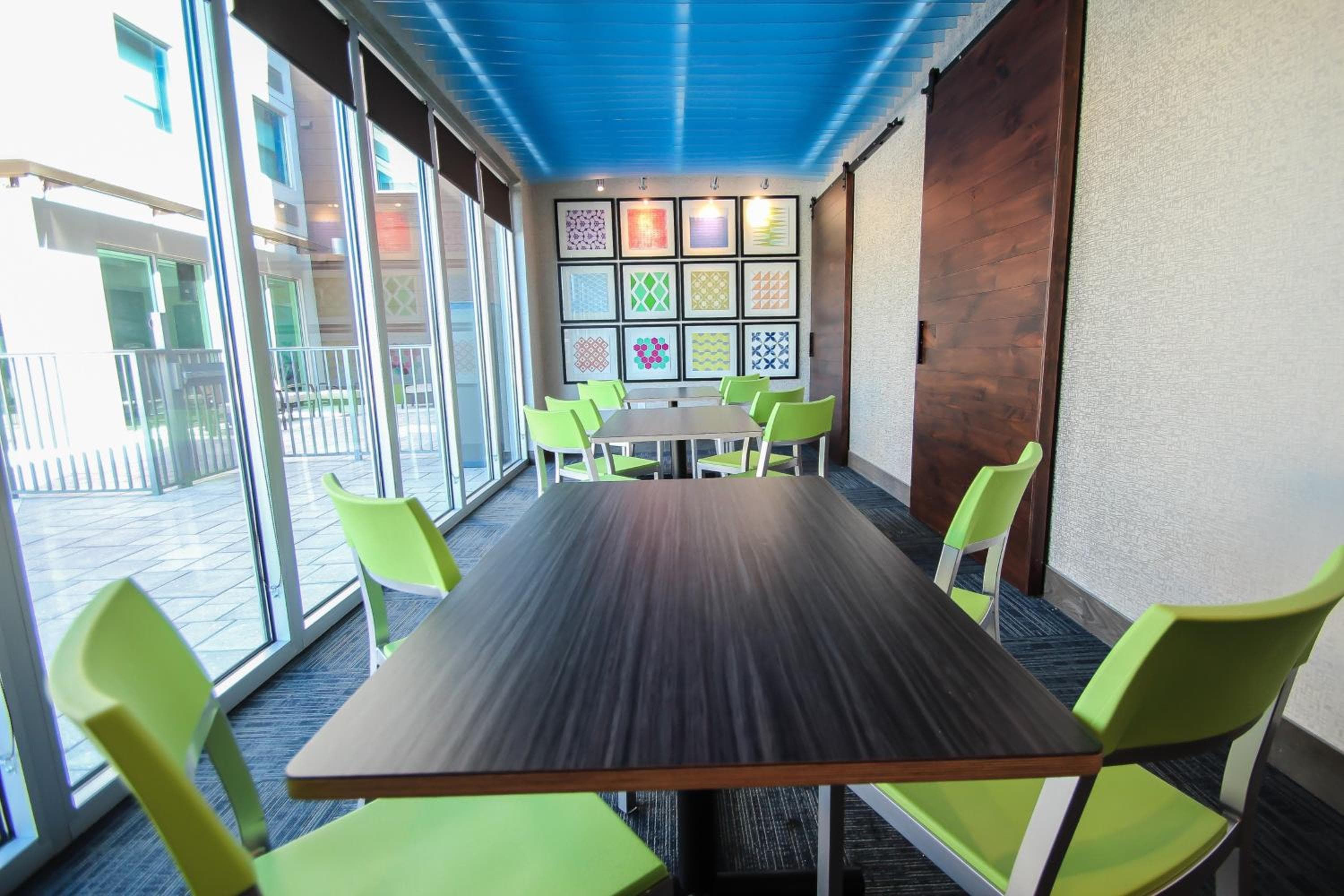 Holiday Inn Express & Suites Miami Airport East by IHG — 22