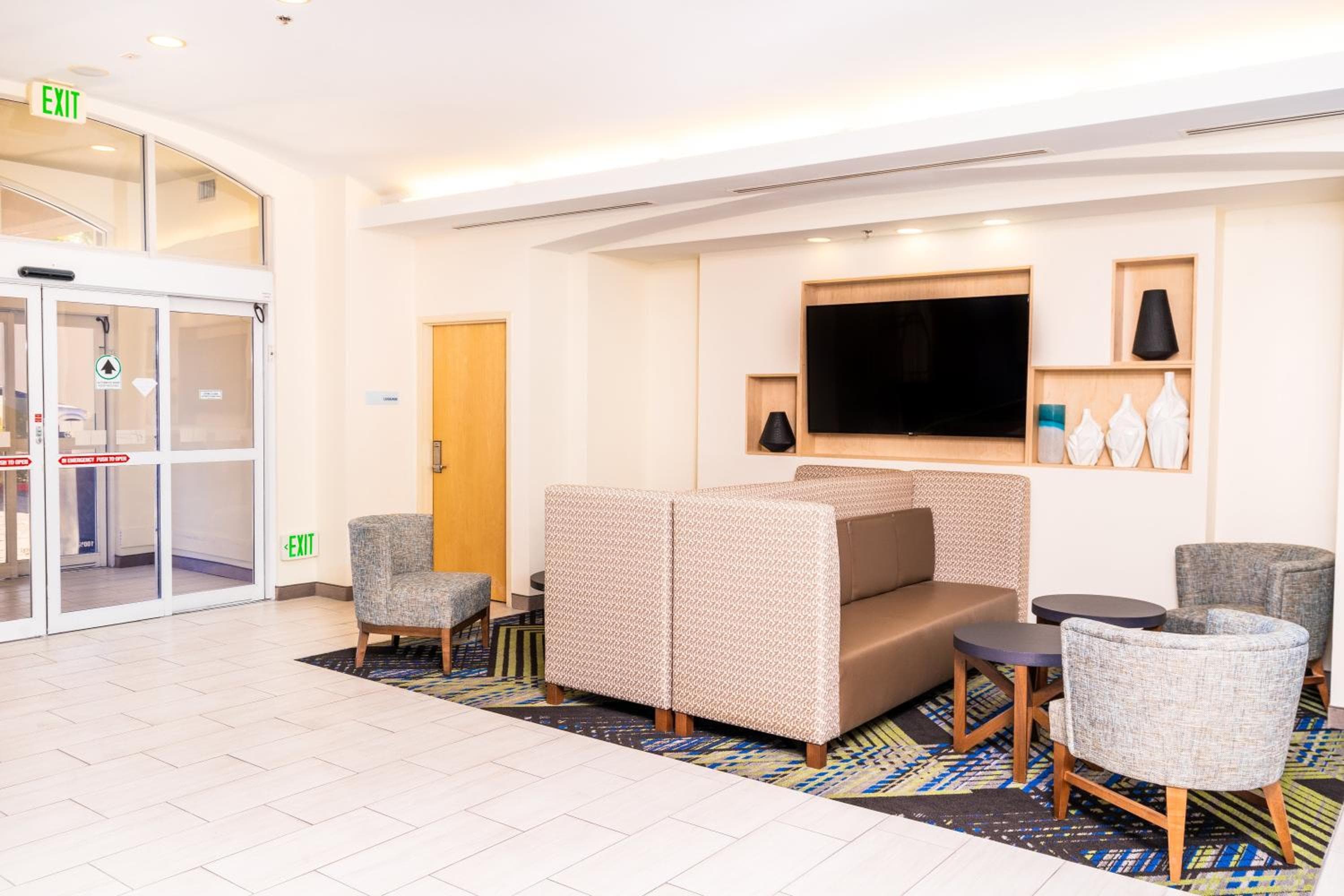 Holiday Inn Express & Suites Las Vegas SW Springvalley, un hotel IHG — 12