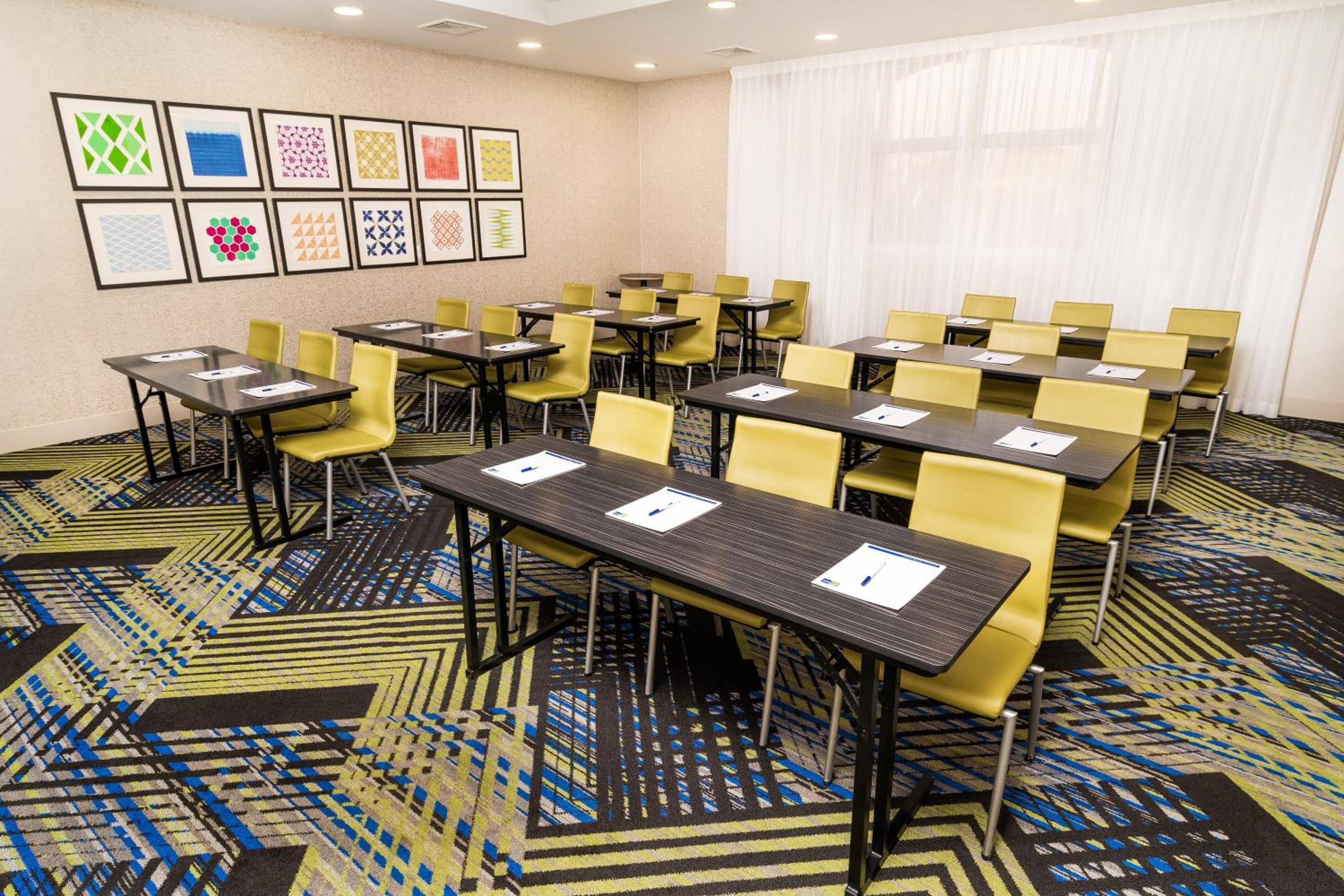 Holiday Inn Express & Suites Las Vegas SW Springvalley, un hotel IHG — 26