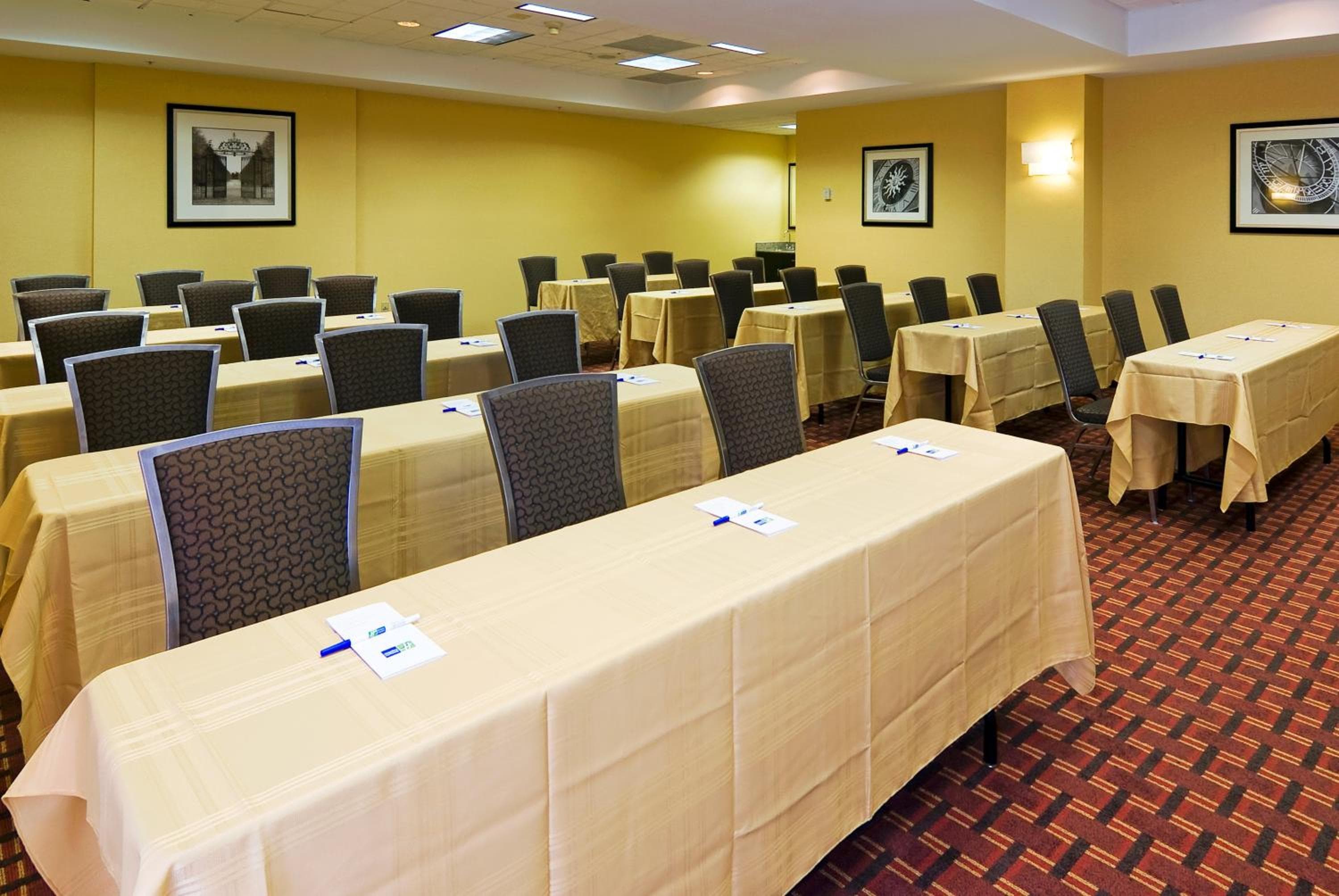 Holiday Inn Express Hotel & Suites Kendall East-Miami by IHG — 3