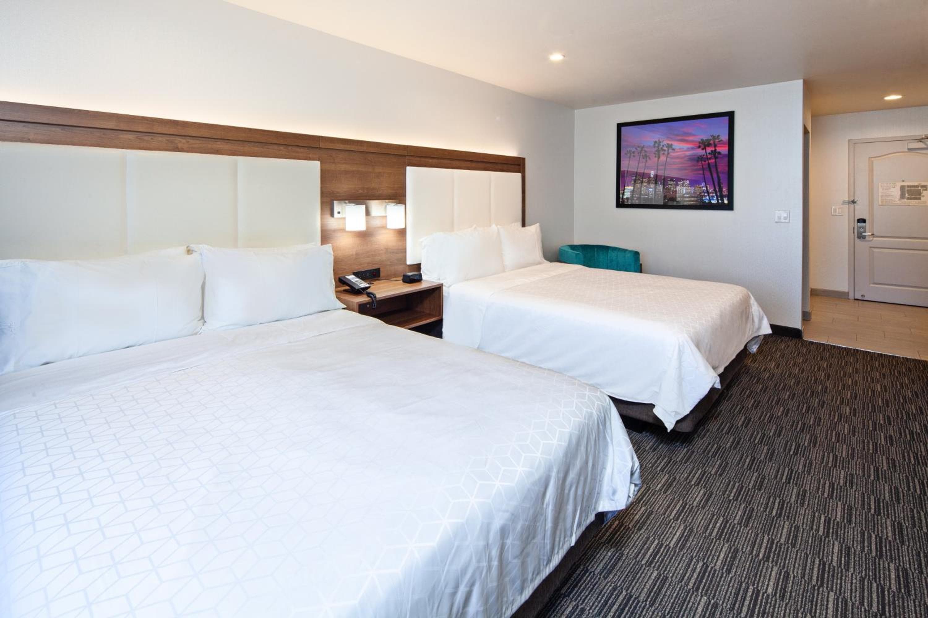 Holiday Inn Express Hollywood Walk of Fame by IHG — 3