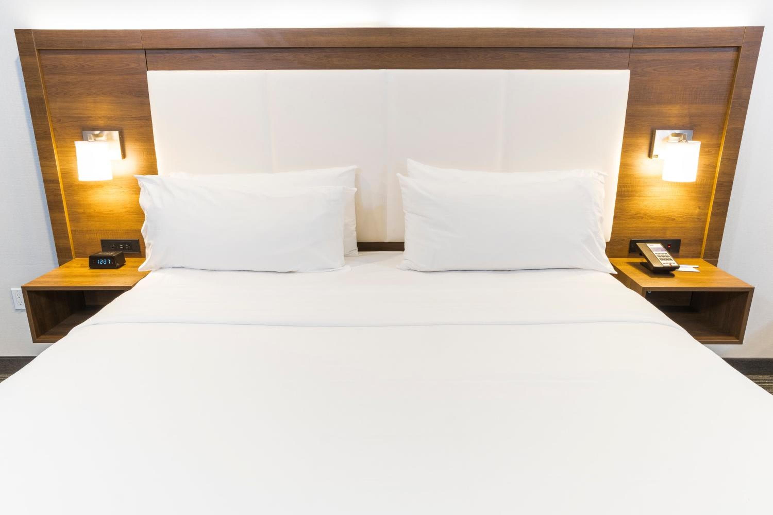 Holiday Inn Express Hollywood Walk of Fame by IHG — 18