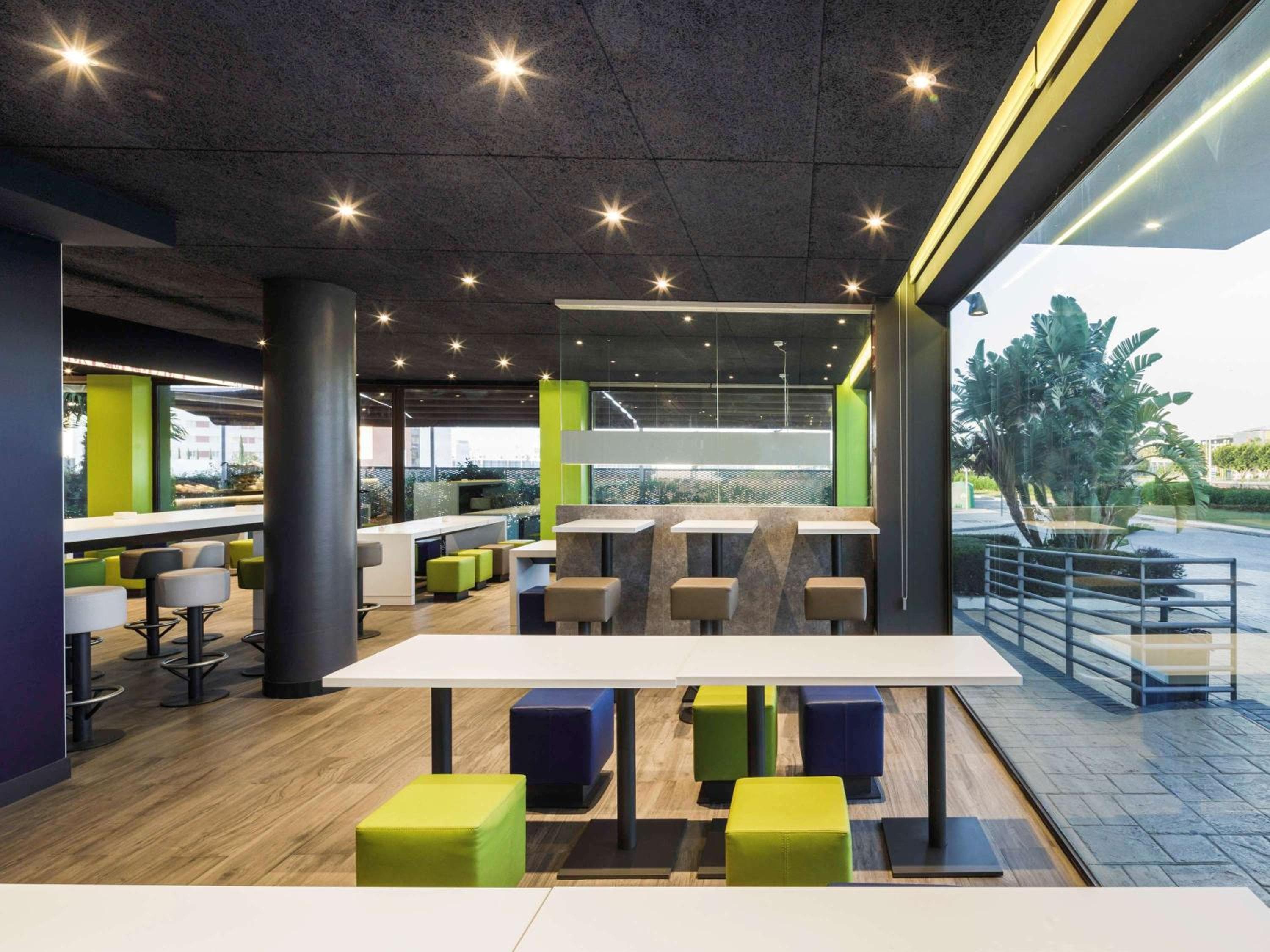 Ibis Budget Málaga Aeropuerto Avenida de Velazquez — 7
