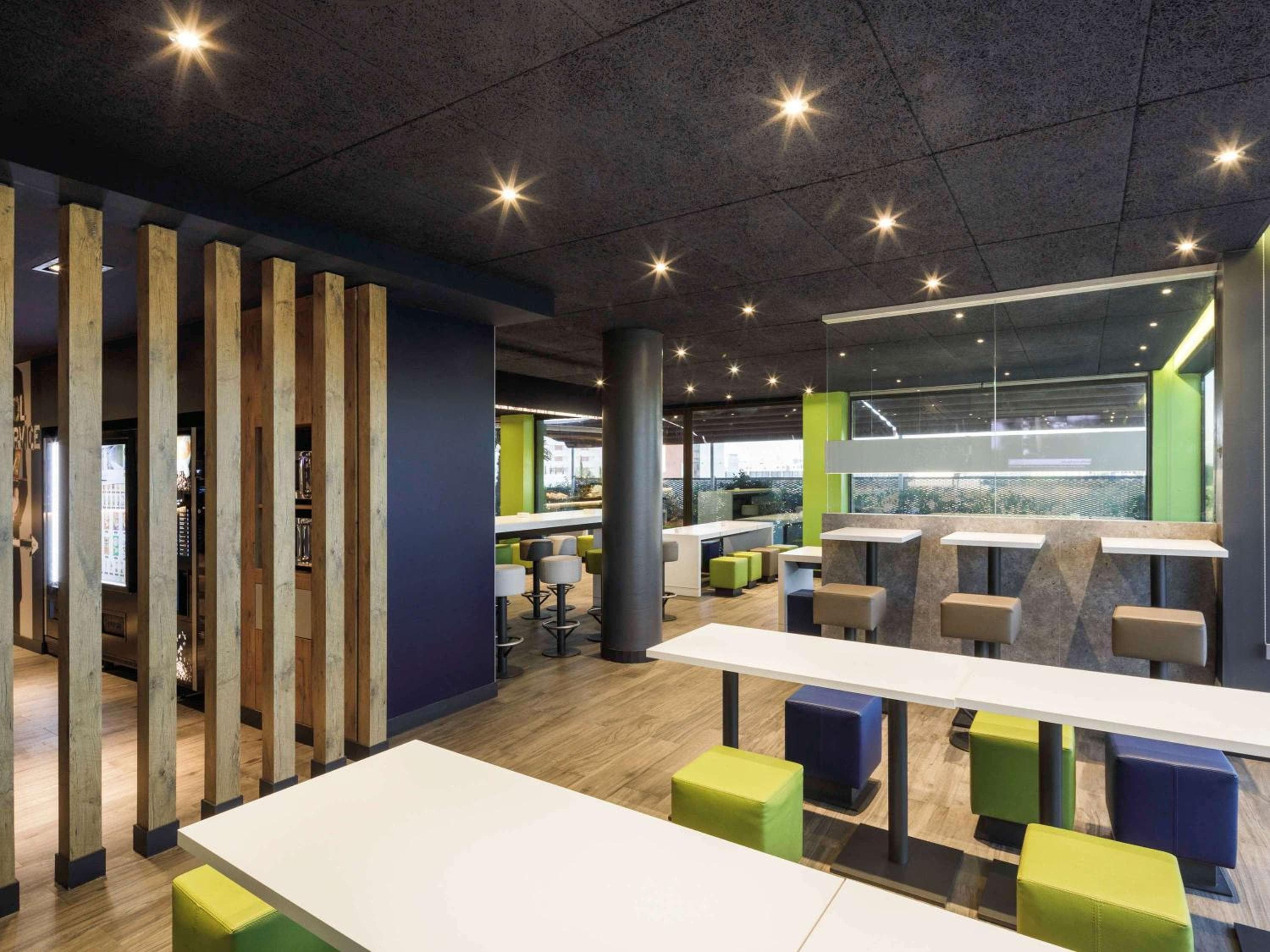 Ibis Budget Málaga Aeropuerto Avenida de Velazquez — 11