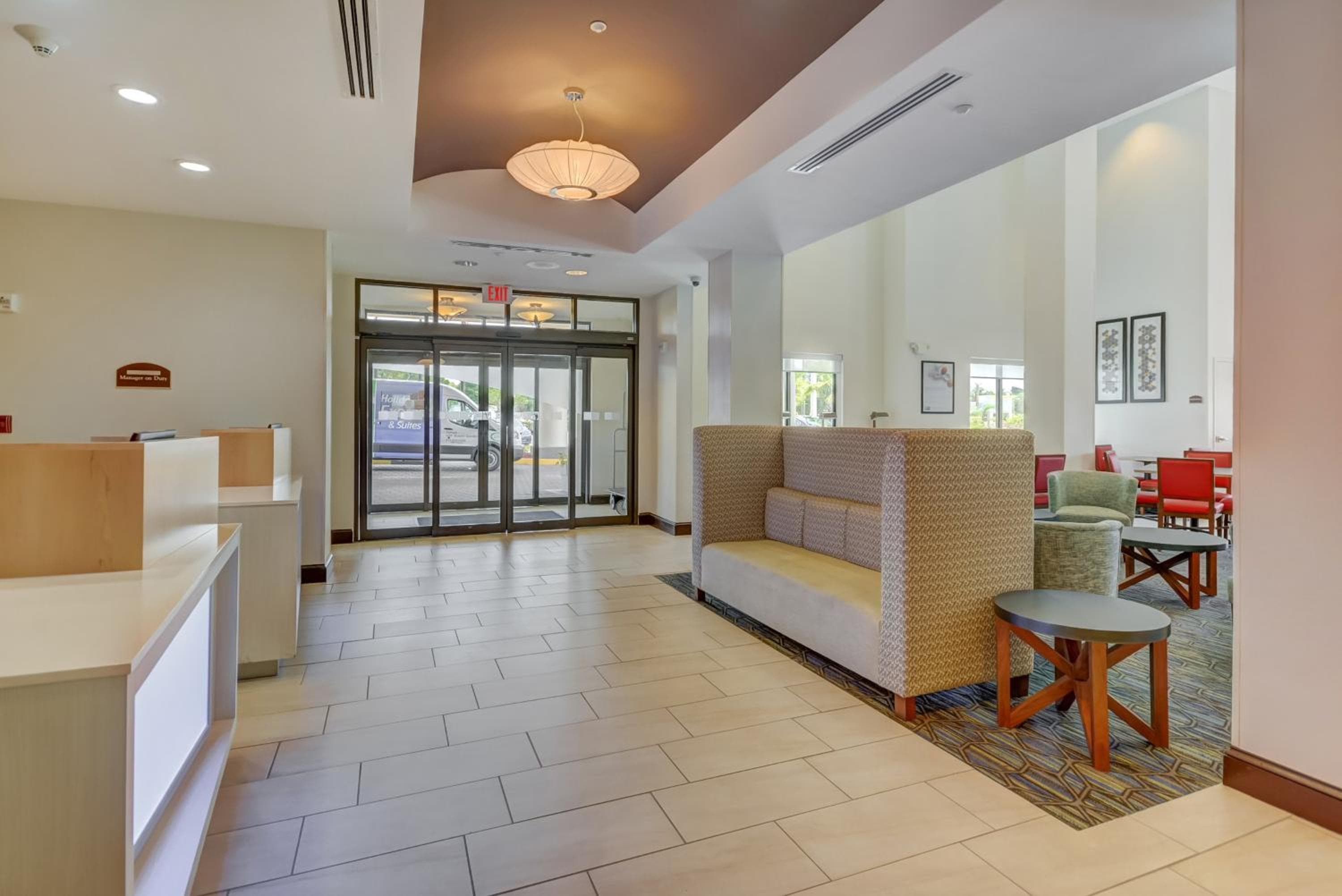 Holiday Inn Express Hotel & Suites Tampa-USF-Busch Gardens by IHG — 15
