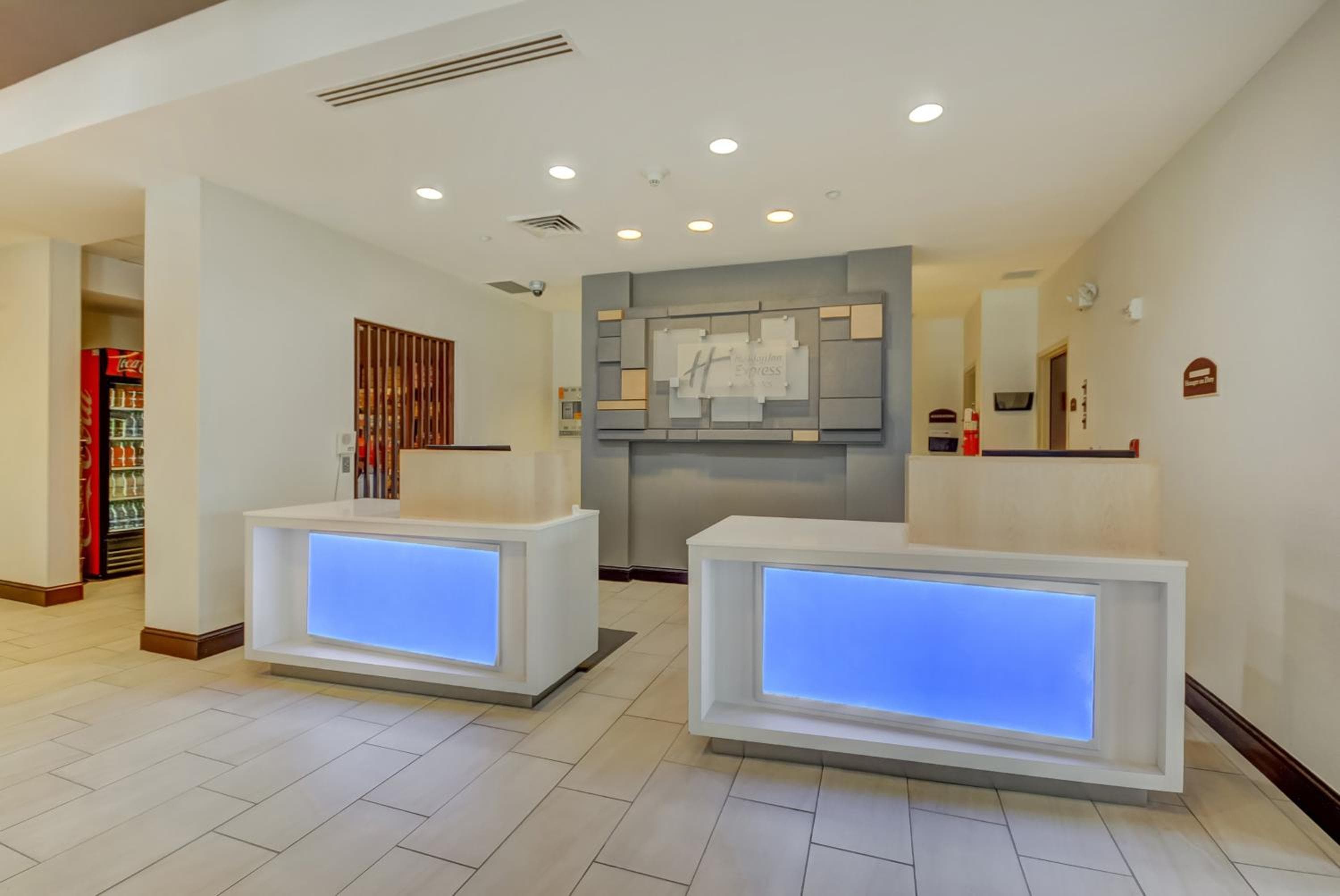 Holiday Inn Express Hotel & Suites Tampa-USF-Busch Gardens by IHG — 21