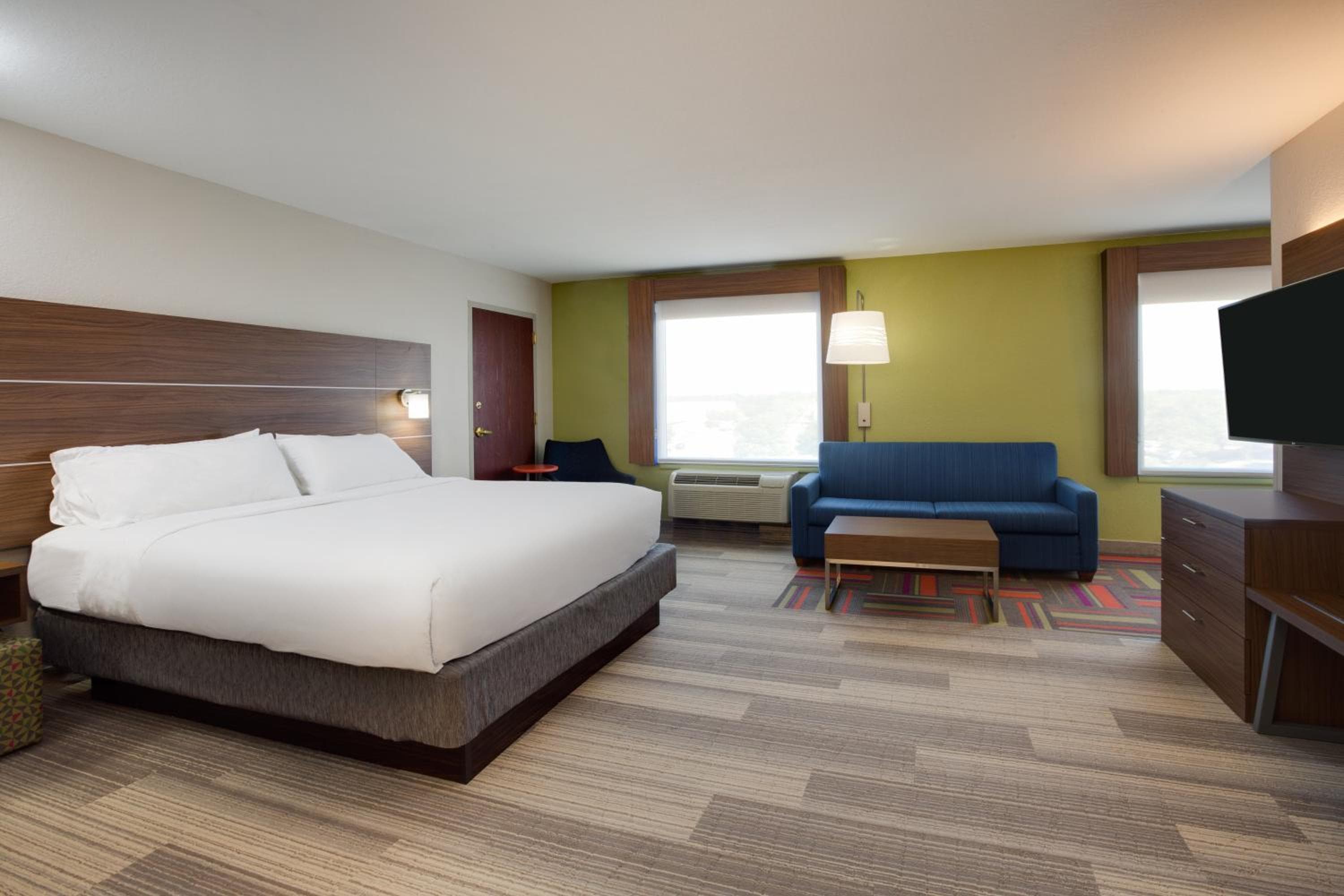 Holiday Inn Express Hotel & Suites Tampa-Fairgrounds-Casino by IHG — 5