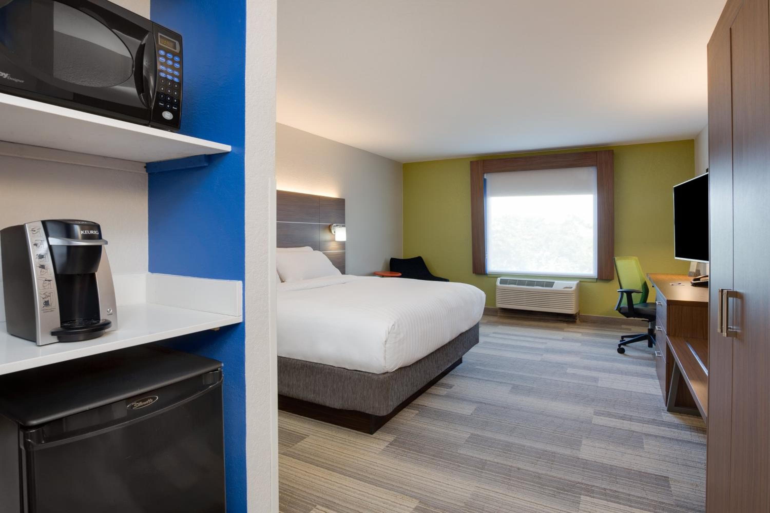Holiday Inn Express Hotel & Suites Tampa-Fairgrounds-Casino by IHG — 6