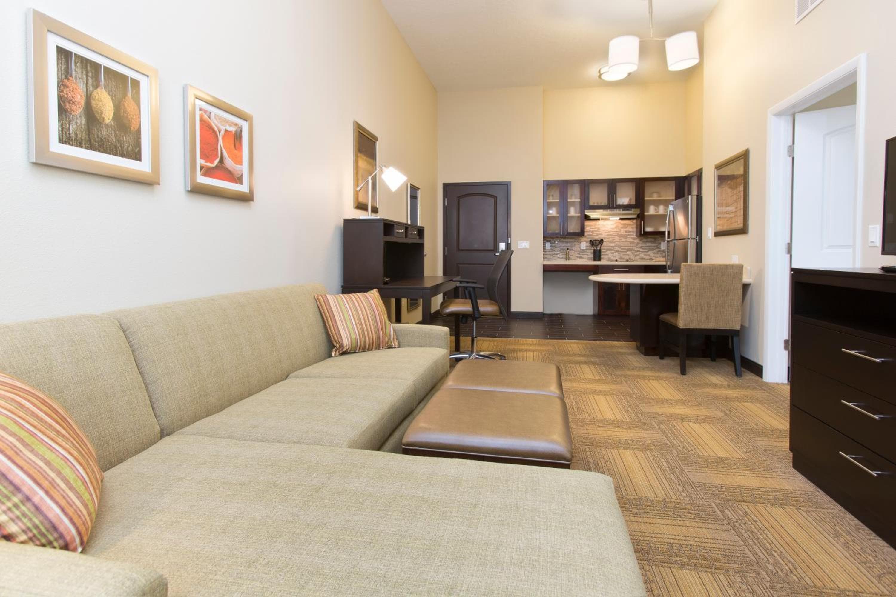 Staybridge Suites Orlando at SeaWorld by IHG - Free Breakfast & Shuttle to SeaWorld Parks — 16