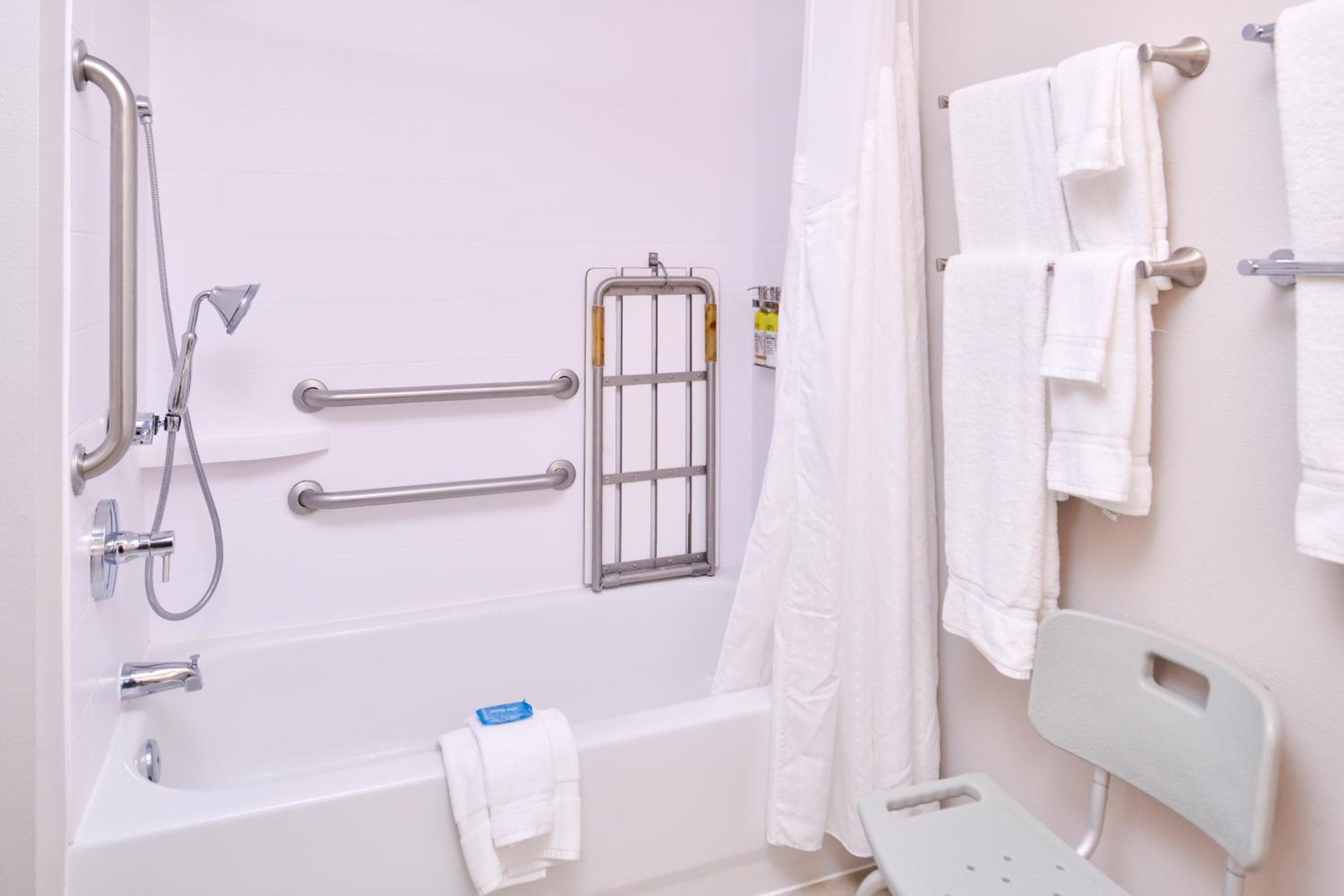 Holiday Inn Express Hotel & Suites Tampa-Anderson Road-Veterans Exp by IHG — 8