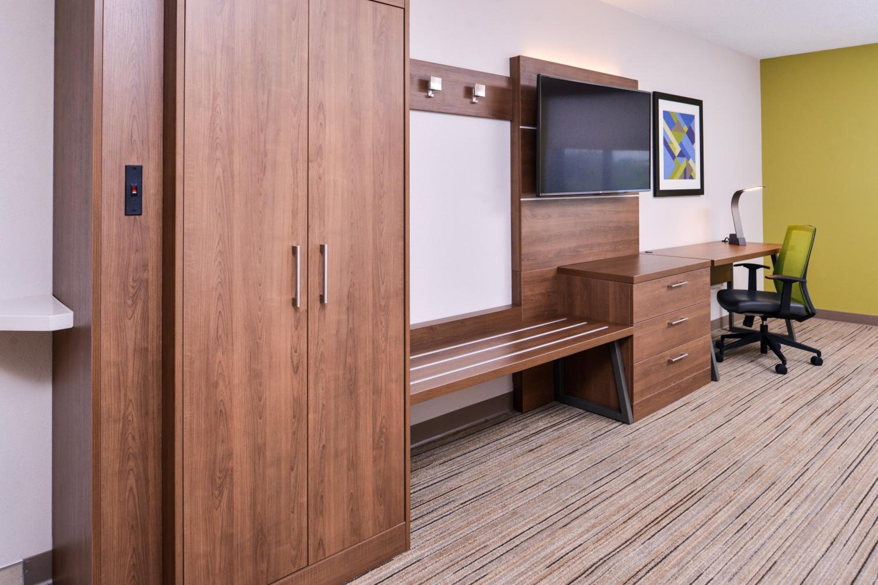 Holiday Inn Express Hotel & Suites Tampa-Anderson Road-Veterans Exp by IHG — 3