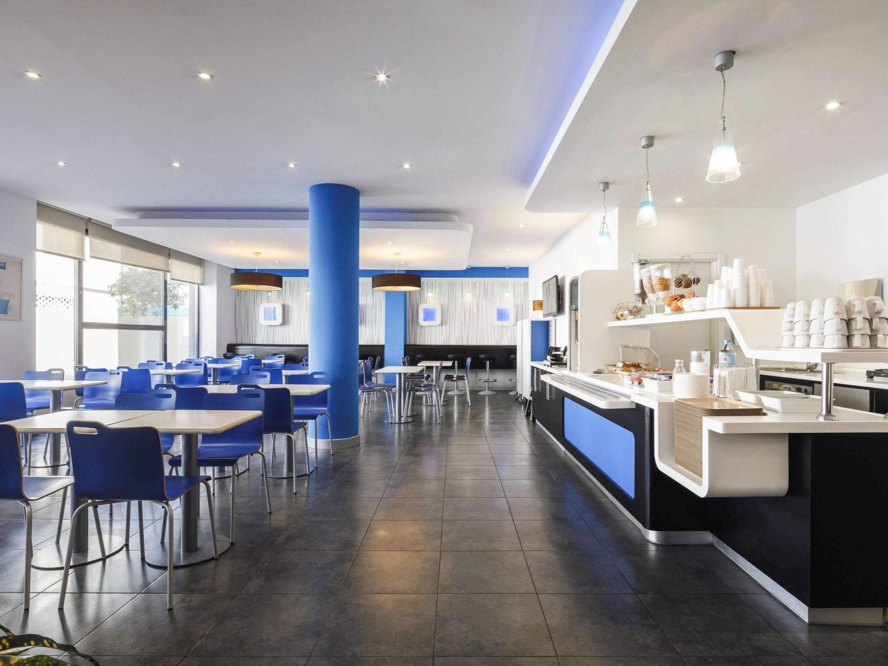 Ibis Budget Málaga Centro — 7